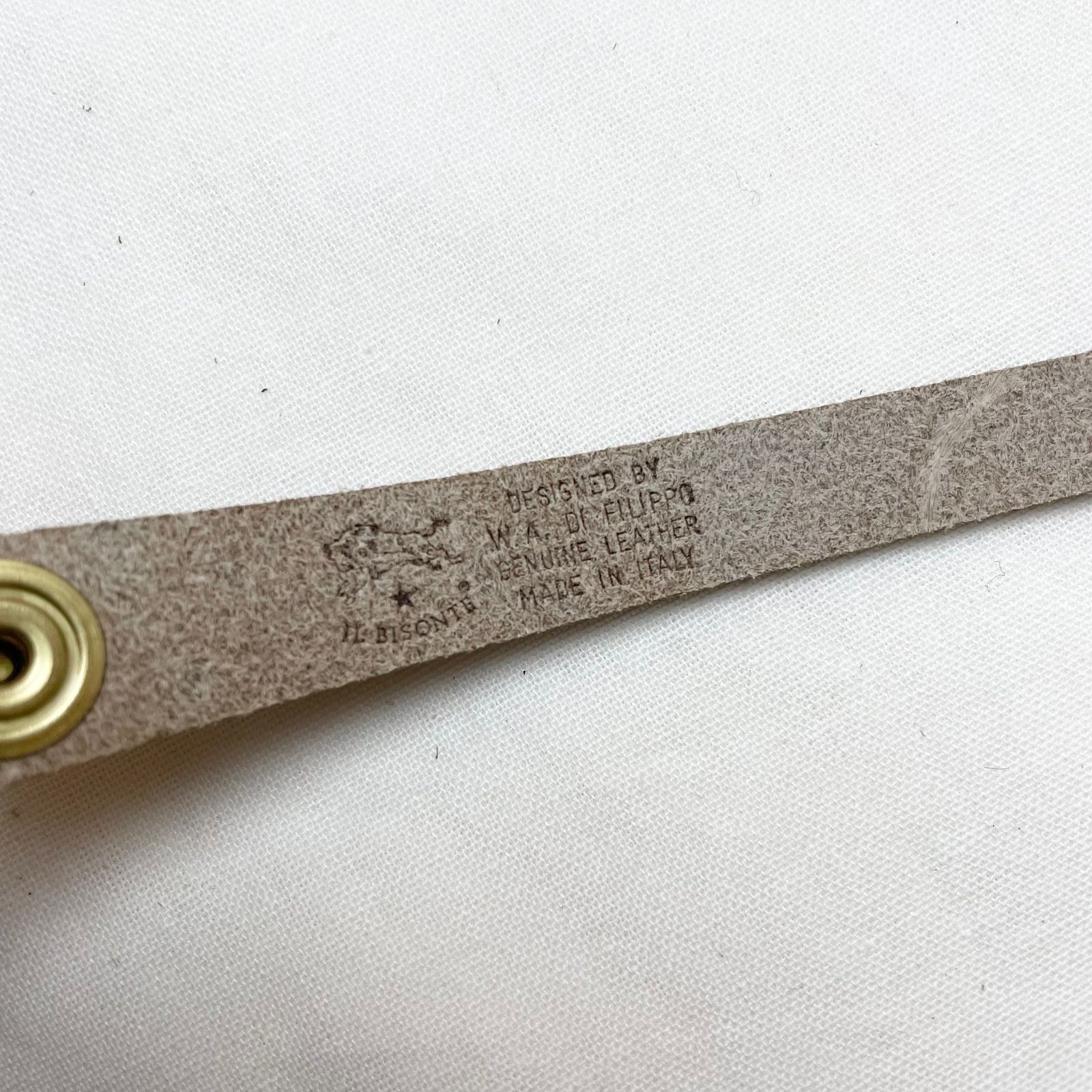 スナップボタンレザーブレスレット