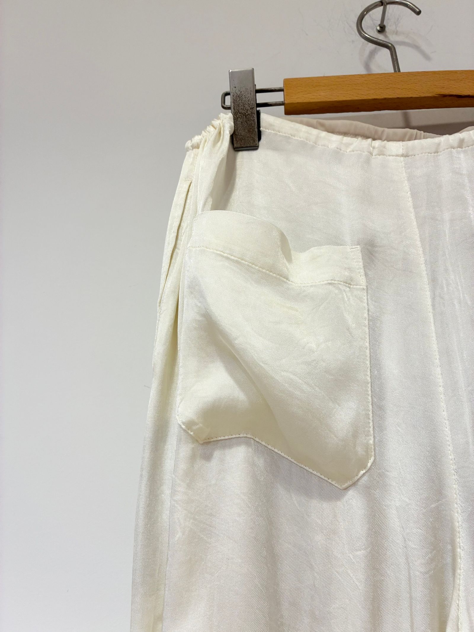 White Pants / レーヨンサテンパンツ / ホワイト