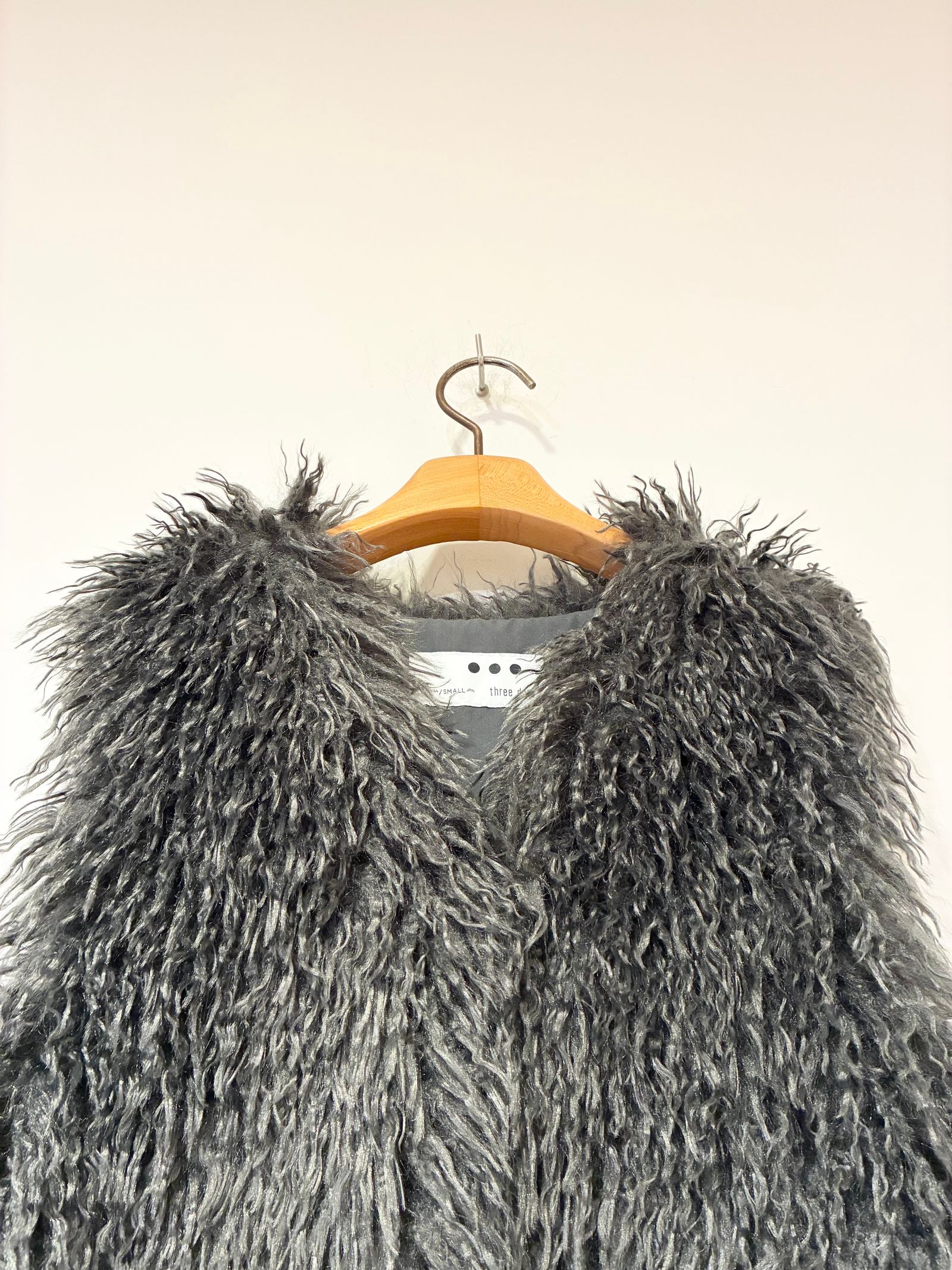 ウェイビーファー ショートジレ / ファーベスト / ブラック