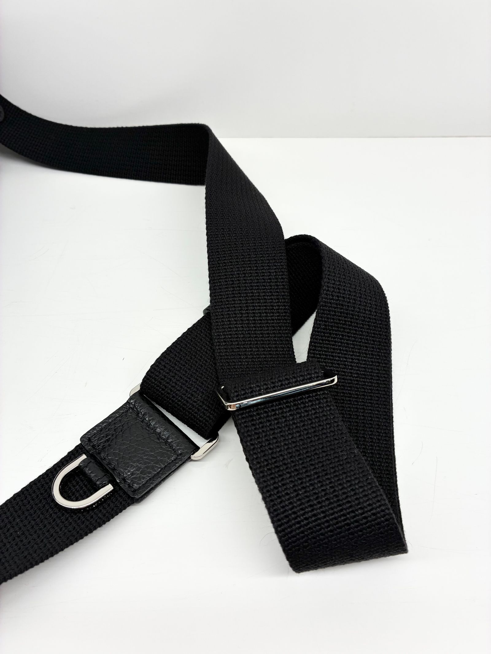 MIRO / スタッズ付きレザーカメラバッグ / ブラック