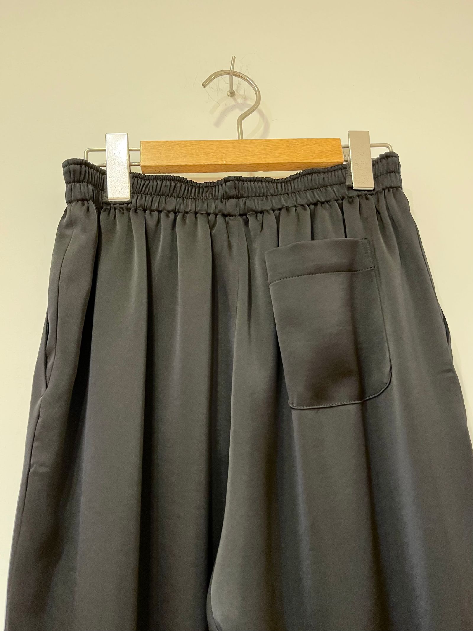 Bed&Breakfast / Satin LRM Pants / サテンパンツ / ブラック