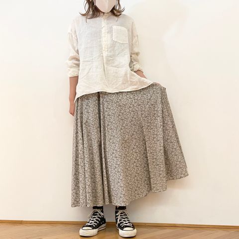 D.M.G.のリネンシャツでフェミニンすぎないナチュラルコーデ