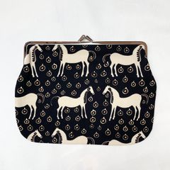Puolikas Kukkaro Musta Tamma ムスタタンマ がま口ポーチ