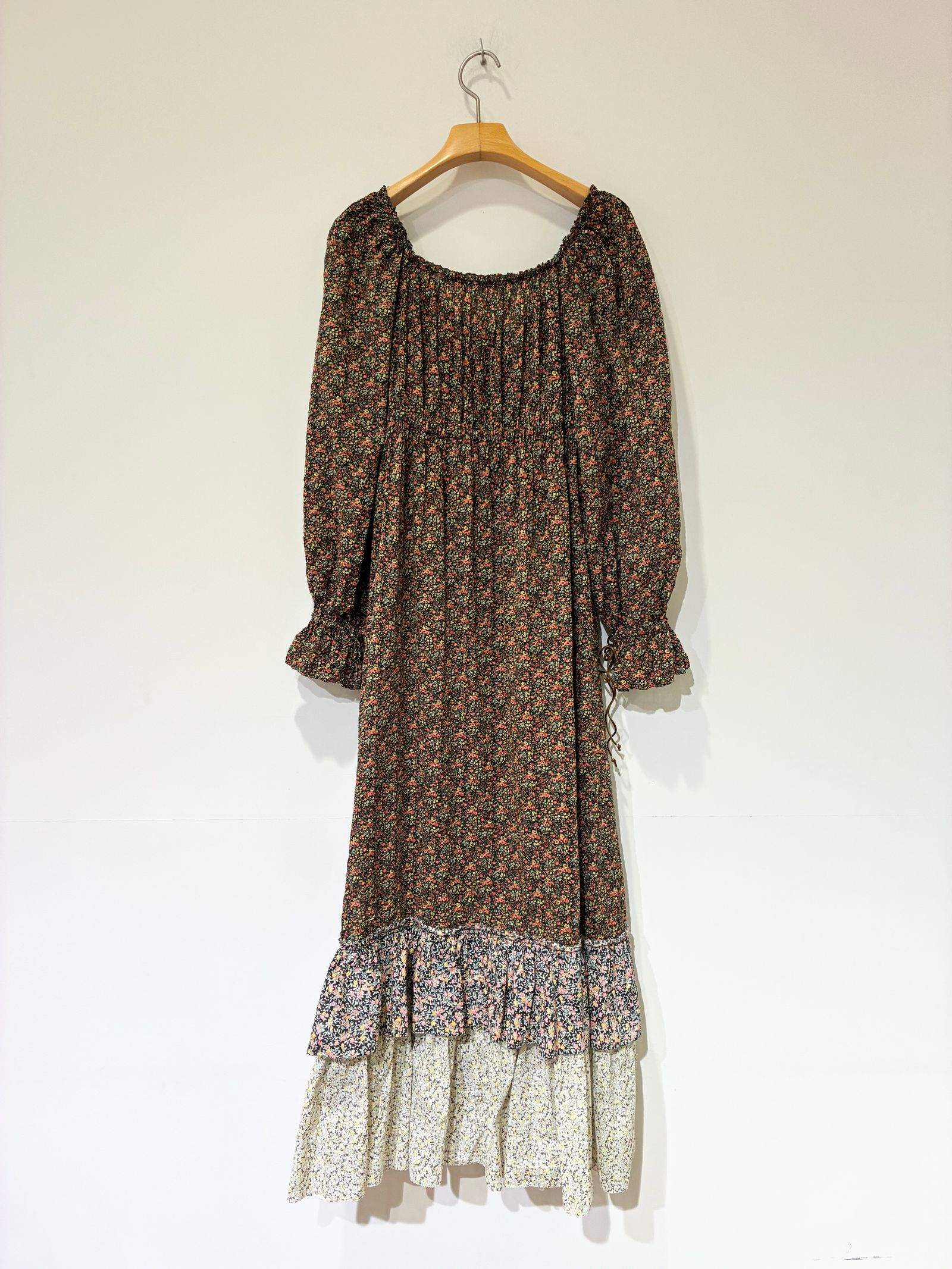Printed Dress / 花柄プリントワンピース / ブラック