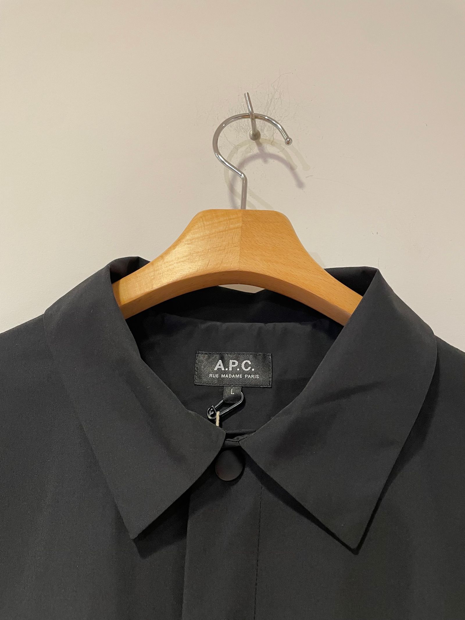 A.P.C. アーペーセー RAYMOND ブルゾン コーチジャケット A.P.C. - Raymond ブルゾン / コーチジャケット / ブラック | HALLOW's