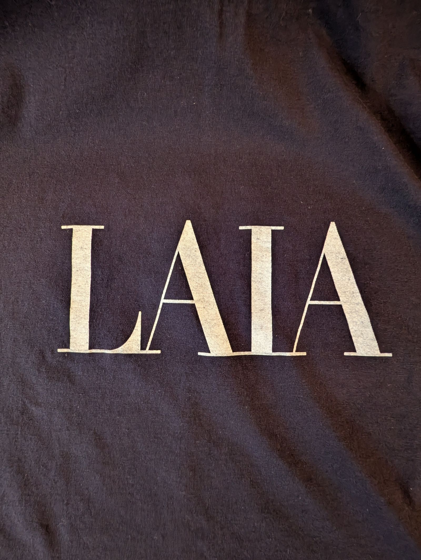 "LAIA"ロゴヘムラウンドT-shirt / ロゴTシャツ / ネイビー