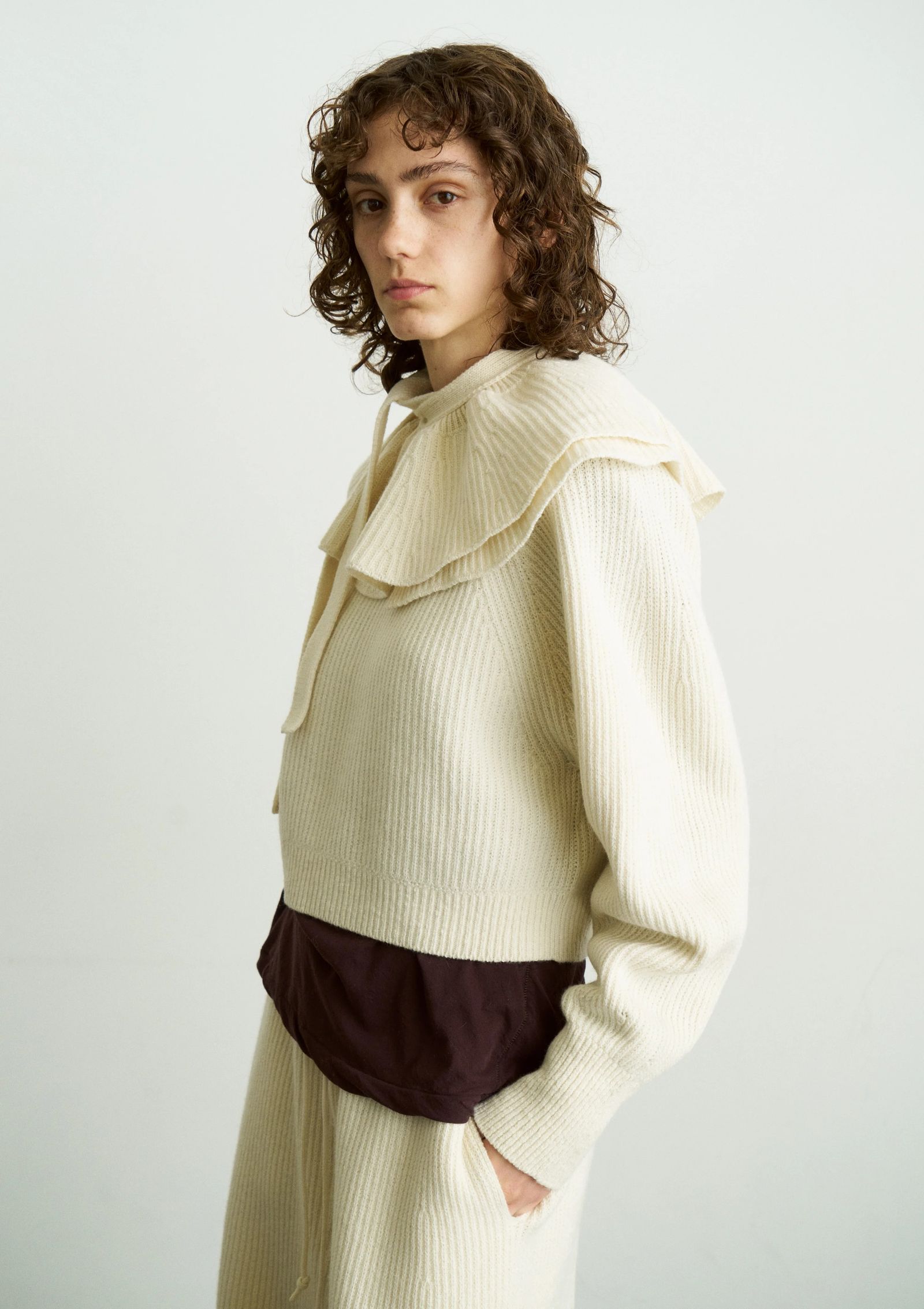 WOOLEN COTTON & EX.FINE LAMBS WOOL RIBBED-KNIT FRILL COLLAR / フリル付襟ニット / ホワイト
