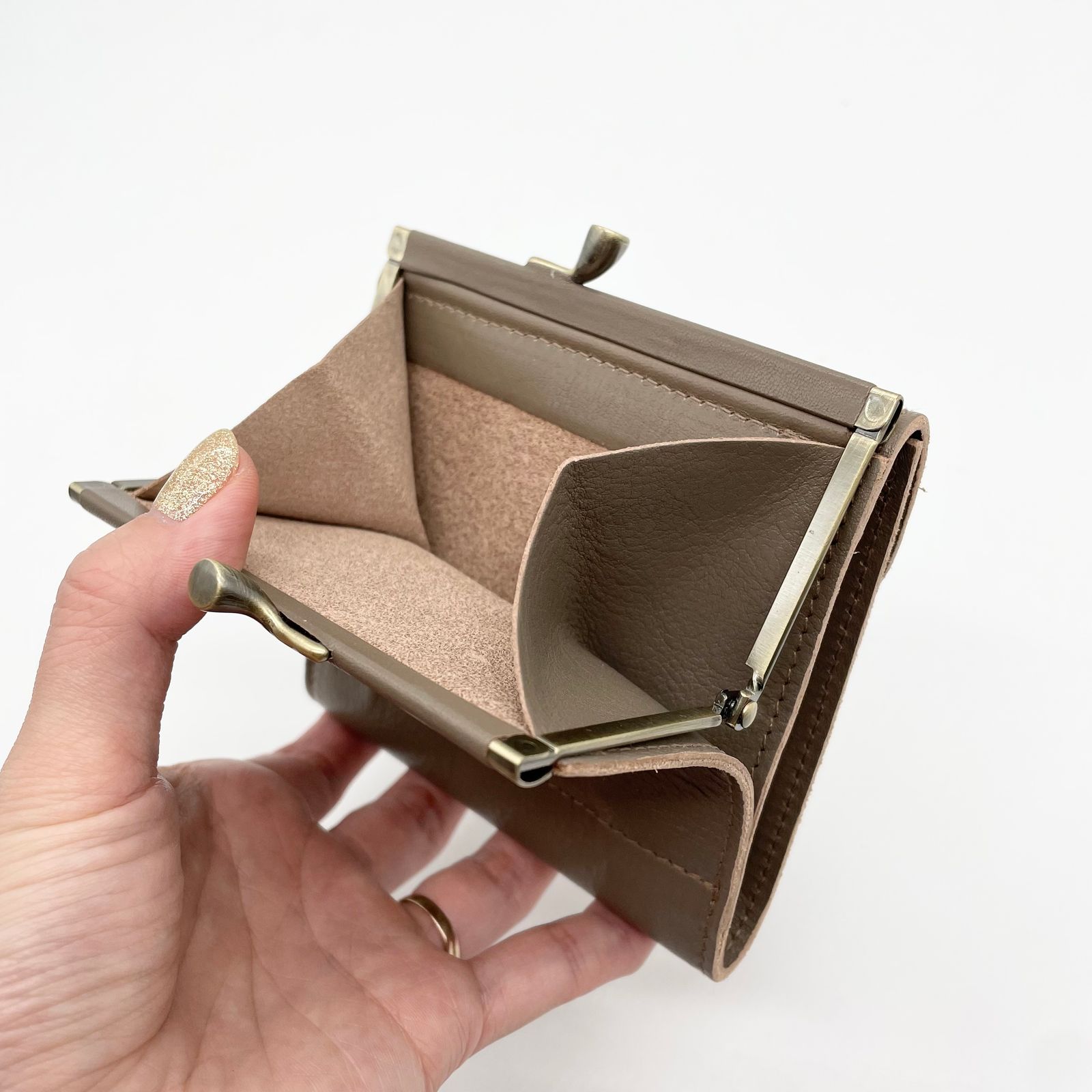 IL BISONTE - がま口二つ折り財布 | HALLOW's web store