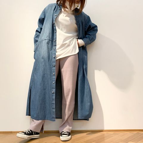 ミルキーなピンクはデニム合わせでかわいすぎないコーディネートに◎