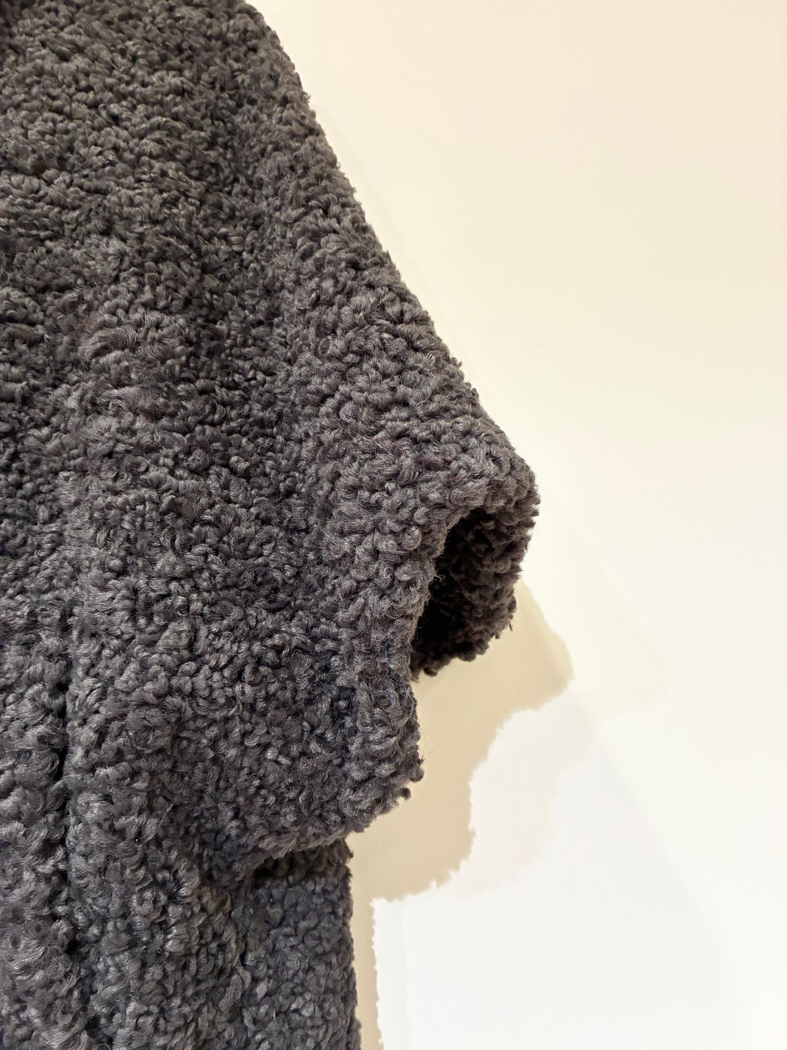 【ミリー】プードルボア ポンチョ / ベスト / ブラック