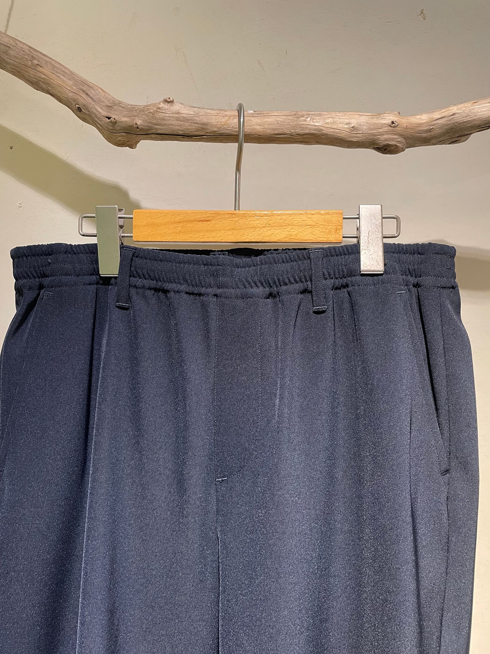 SEMI WIDE TWILL EASY TROUSERS / イージーパンツ / ダークネイビー
