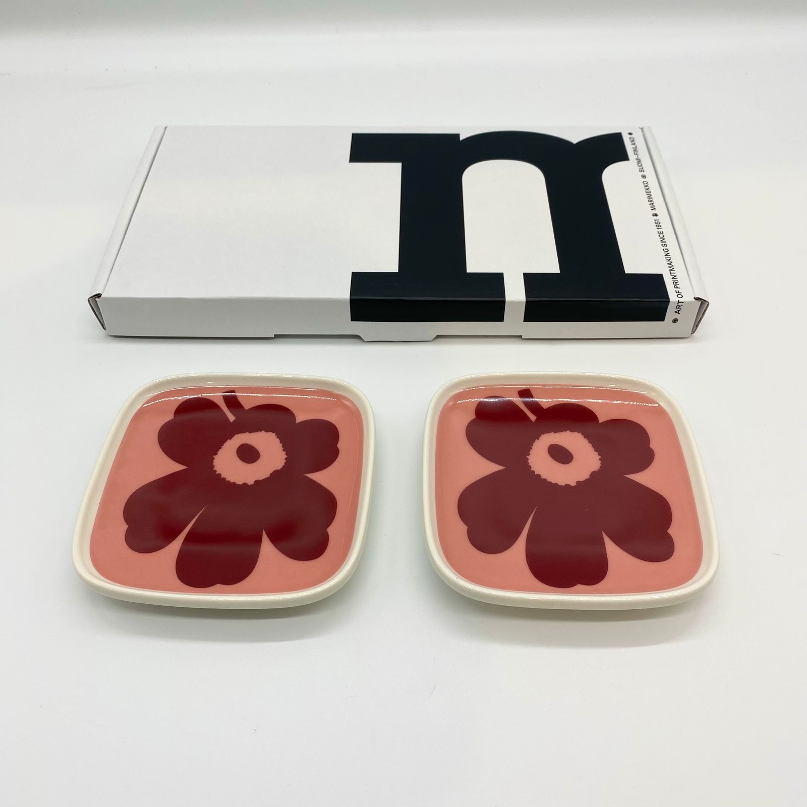 marimekko Red Unikkoプレートセット