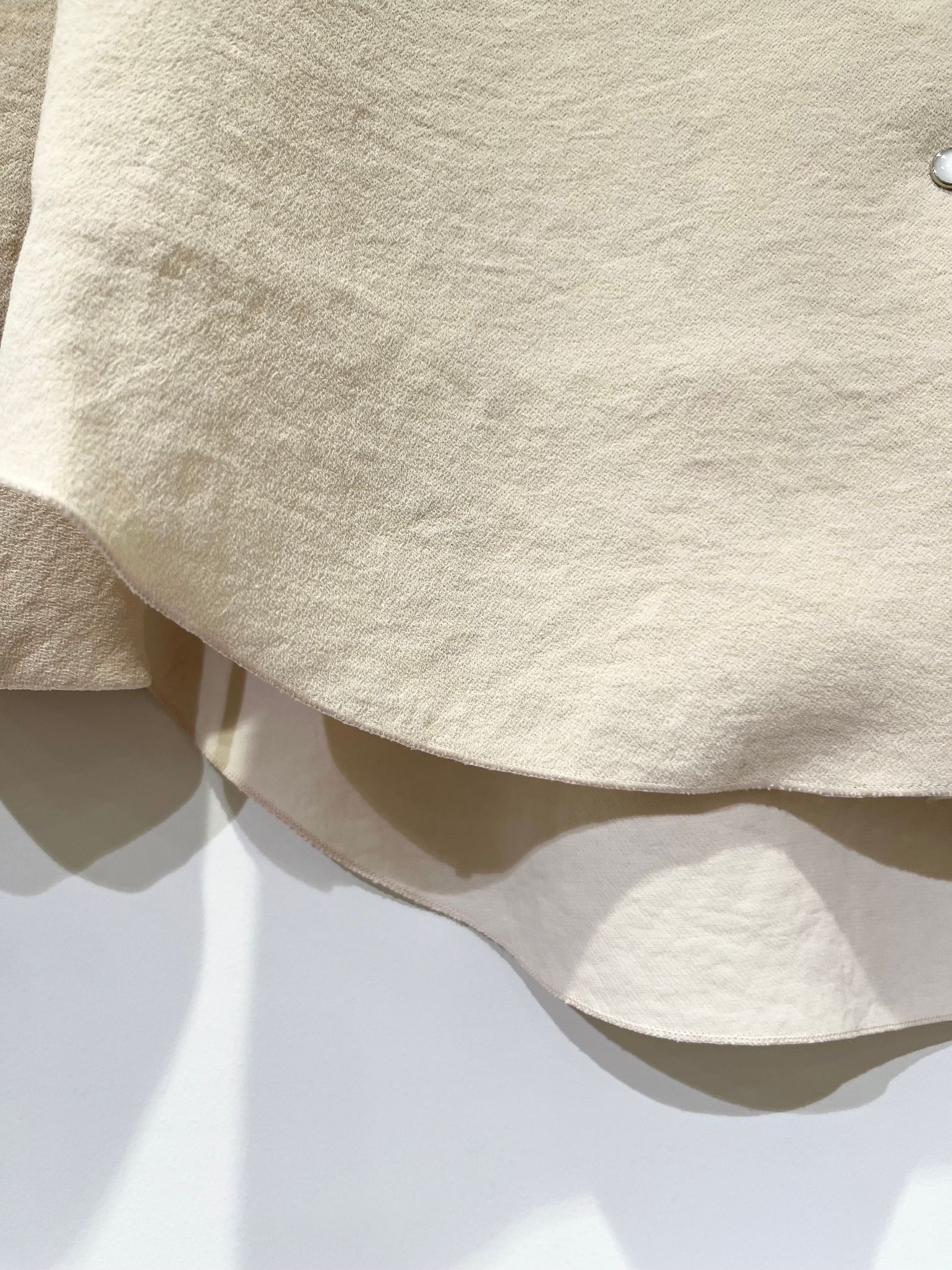 【Bed&Breakfast】 Back Satin Dry Georgette Blouse / ノーカラーブラウス / ベージュ