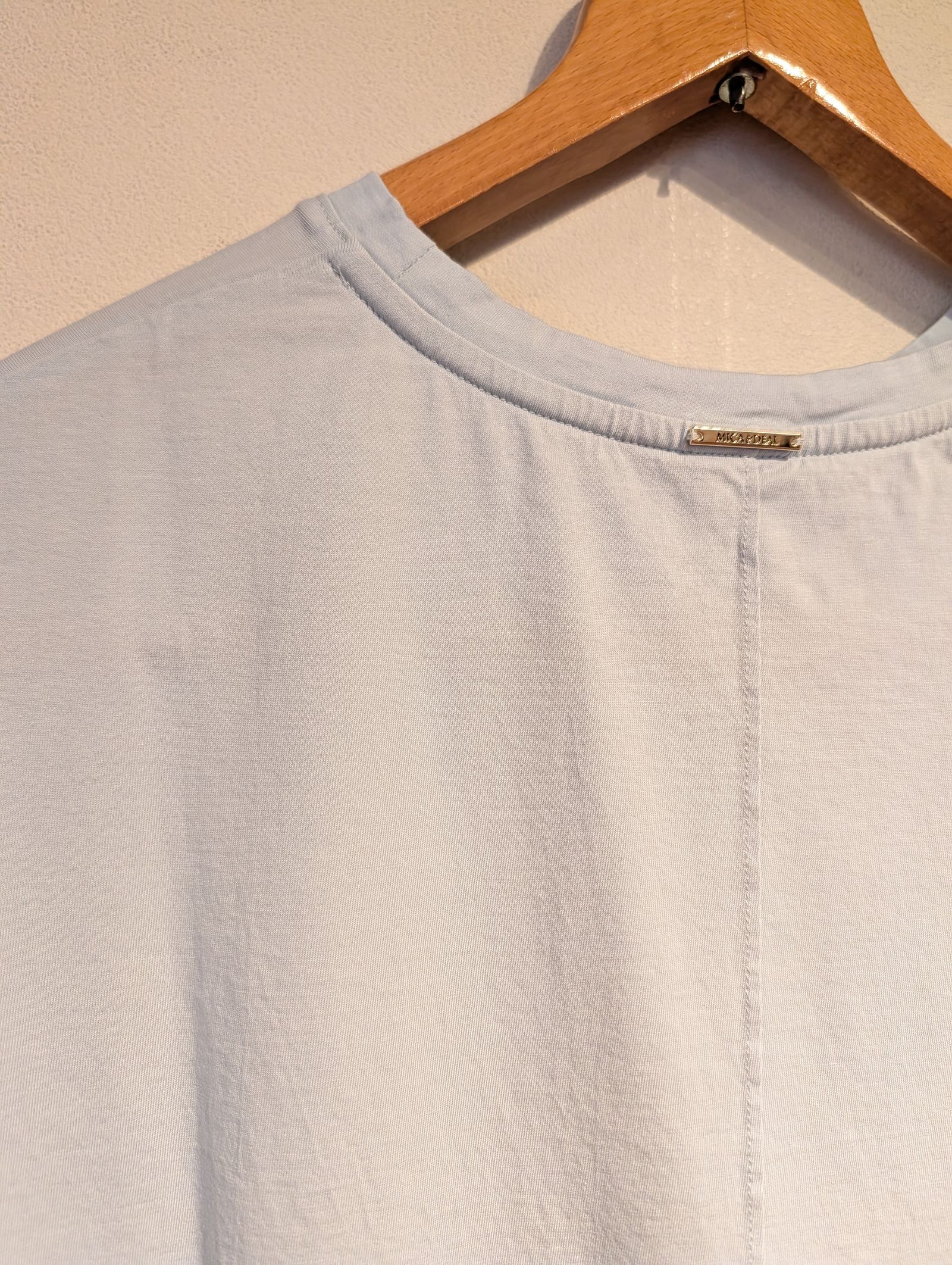 "LAIA"ロゴヘムラウンドT-shirt / ロゴTシャツ / ライトブルー