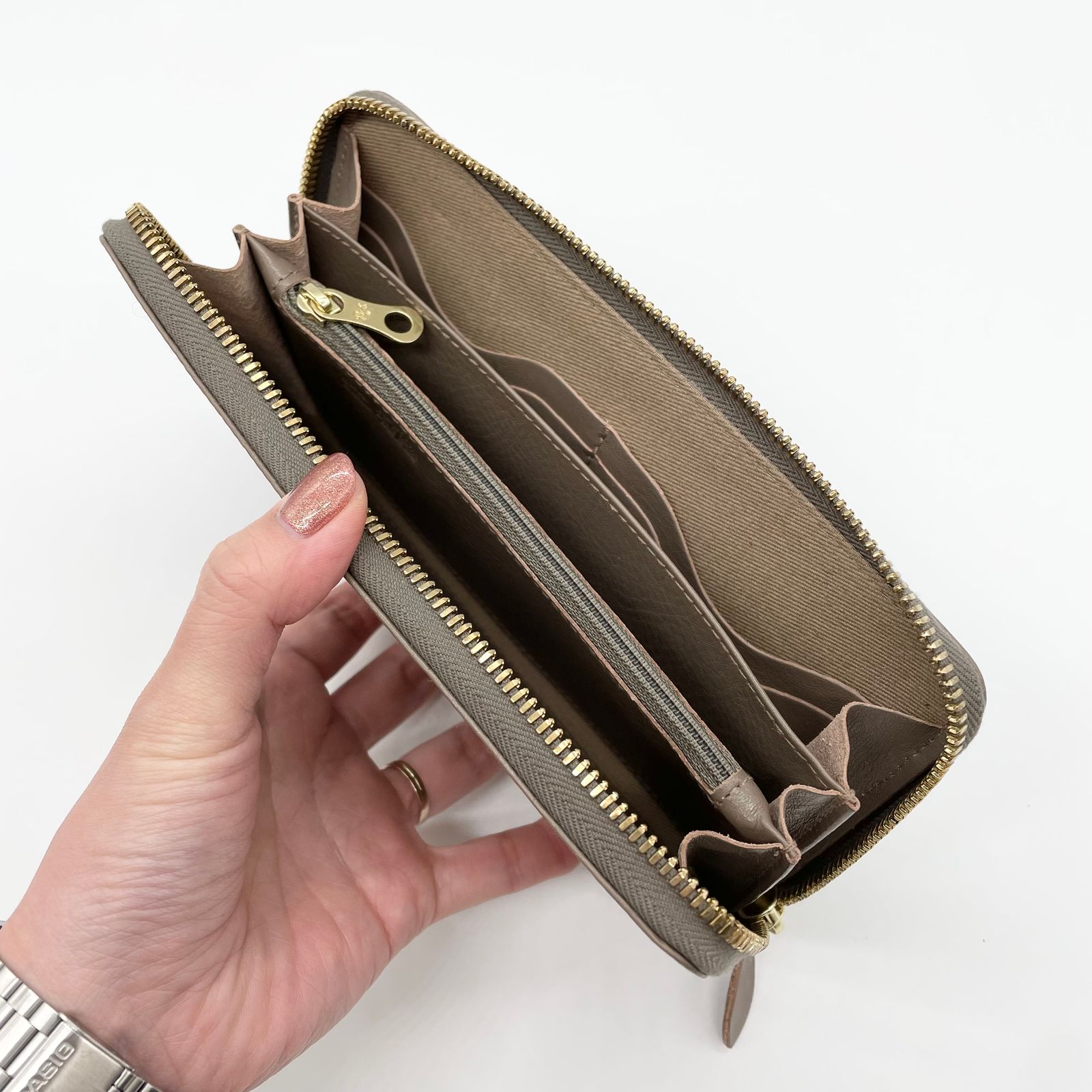 ラウンドジップ長財布