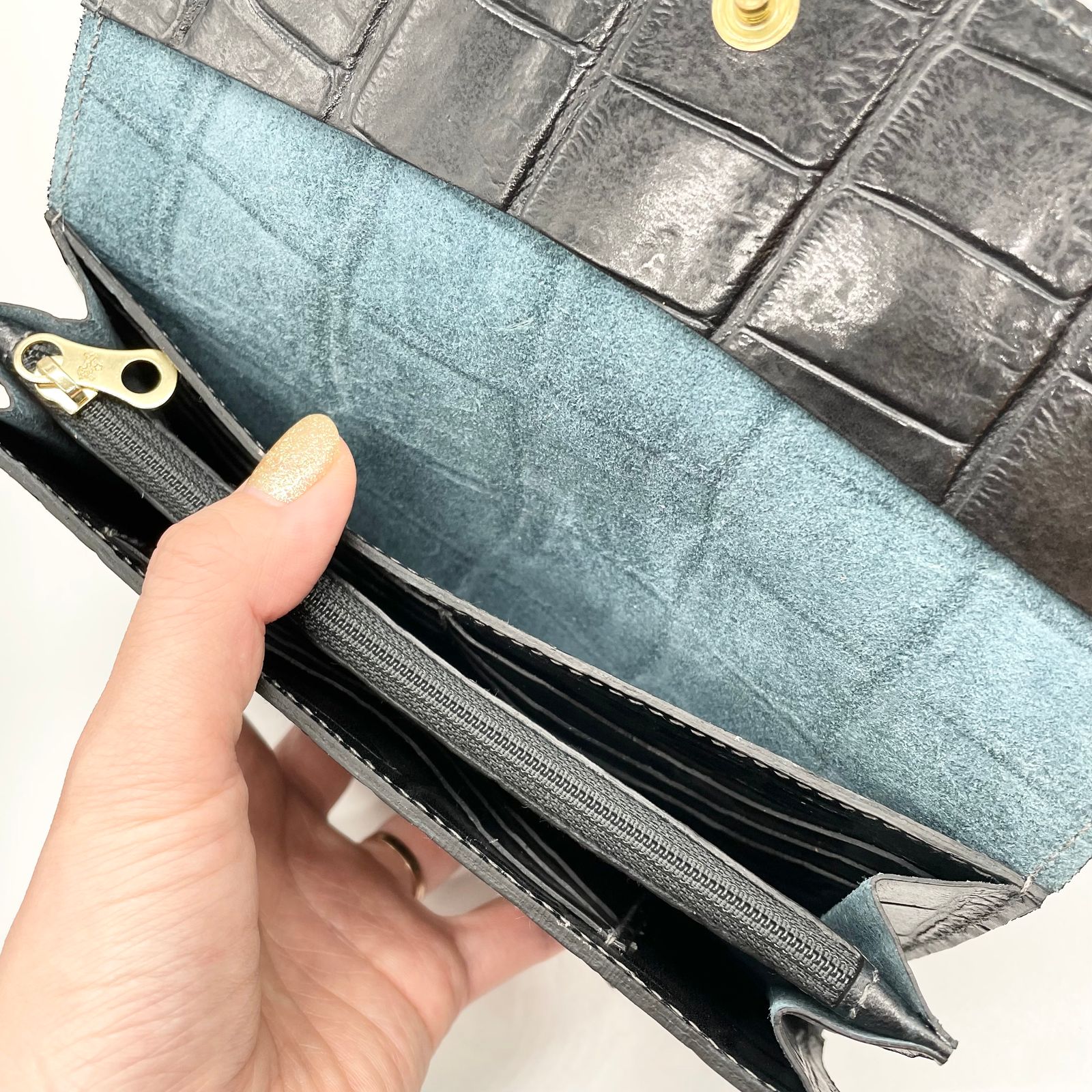 型押しフラップ長財布