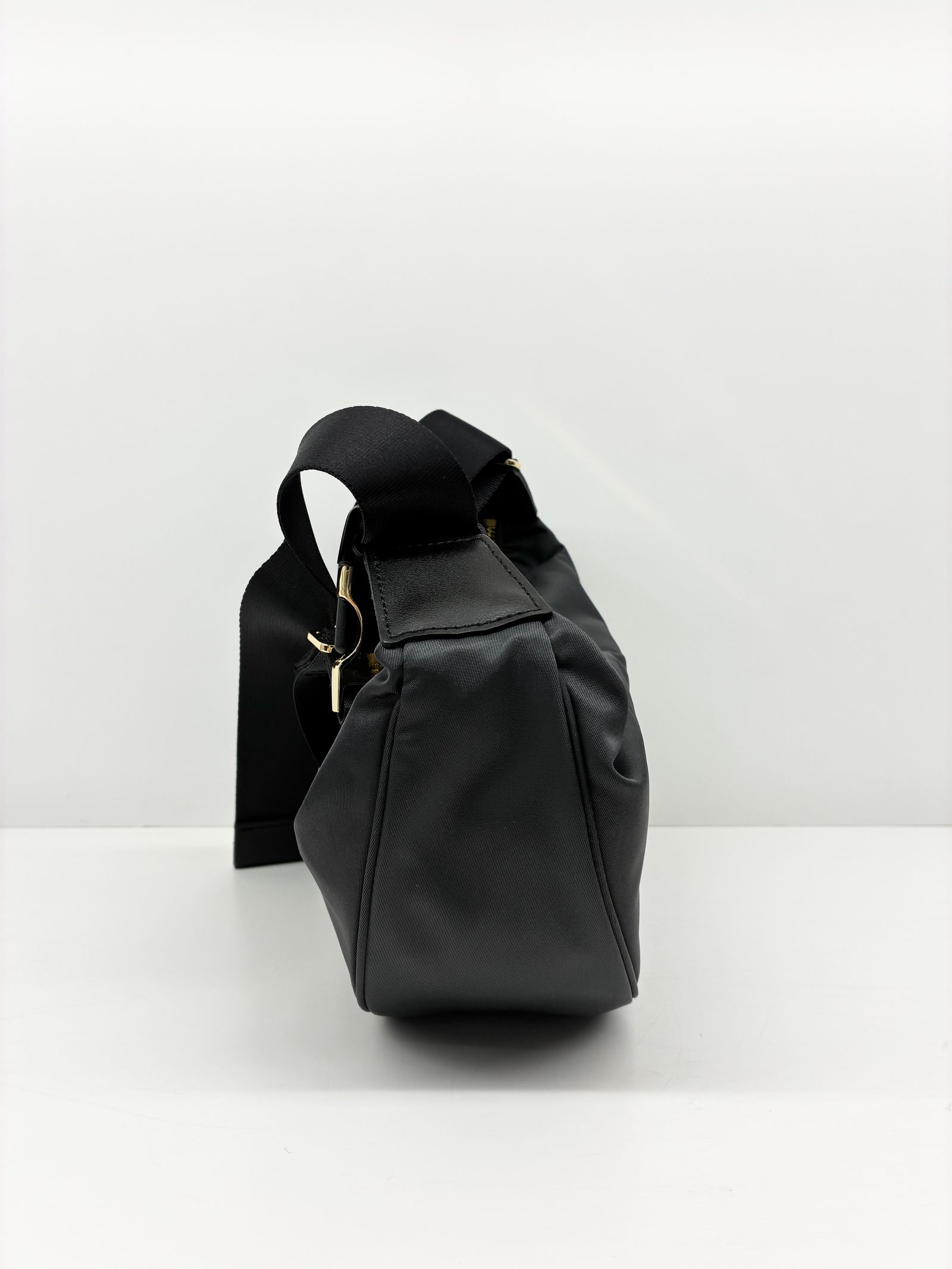 BIANCA / ナイロンボディバッグ / チャコールグレー