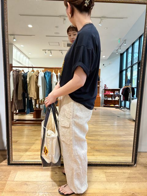 TICCAのプリントTシャツ&リネンカーゴパンツコーデ