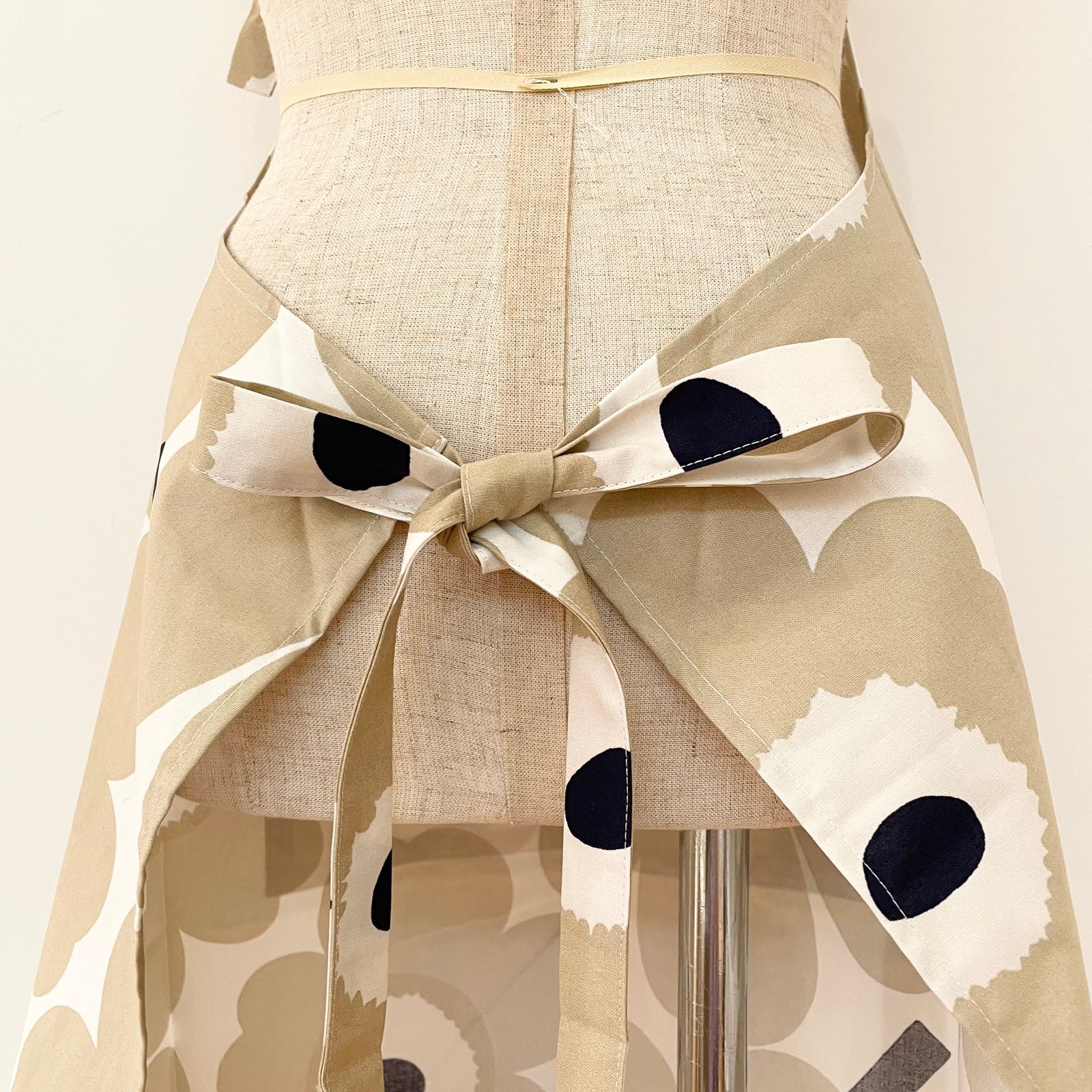 Marimekko - Pieni Unikko エプロン | HALLOW's web store