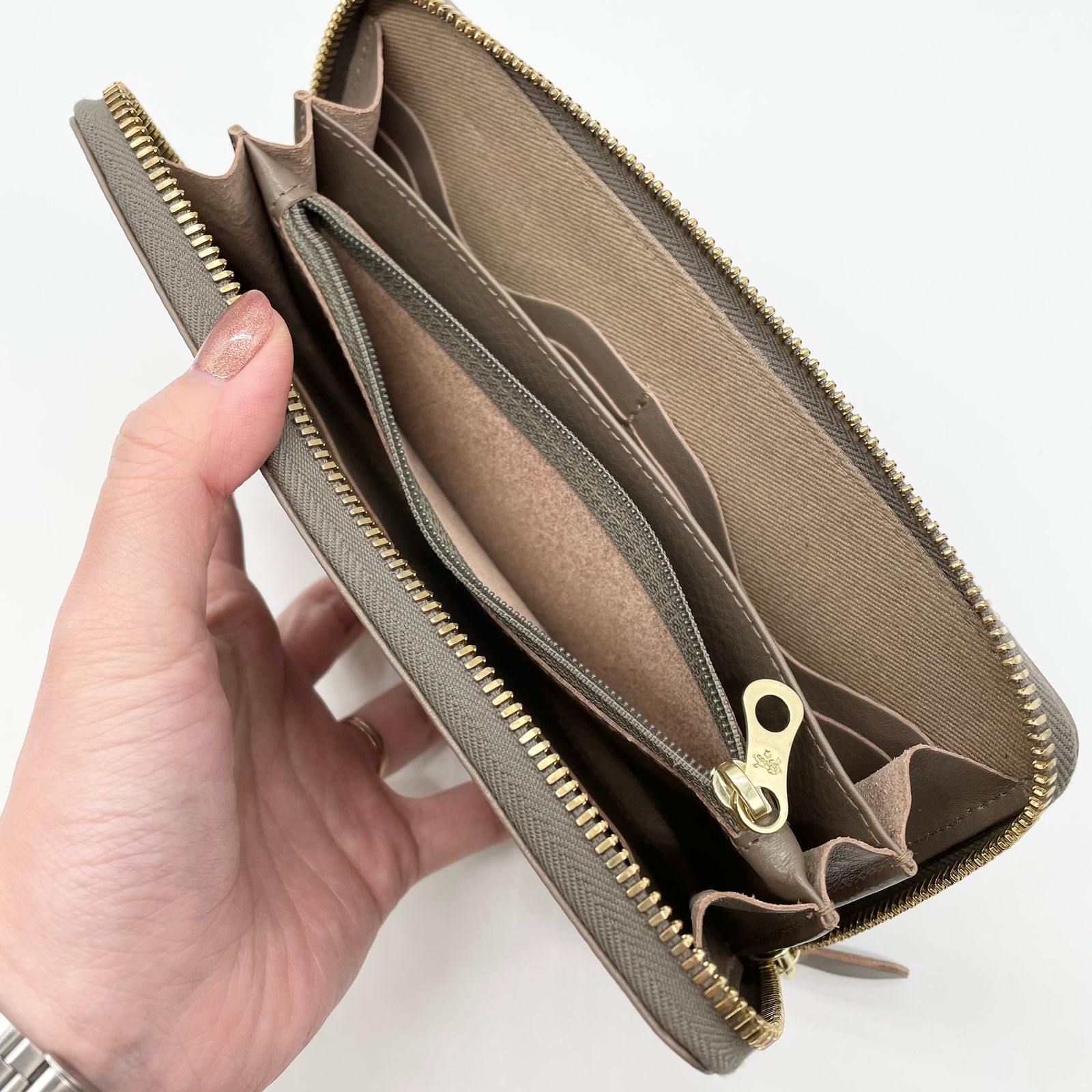 ラウンドジップ長財布