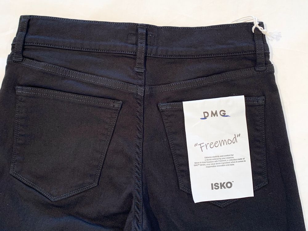 D.M.Gの”Freemod Black”スキニーパンツ