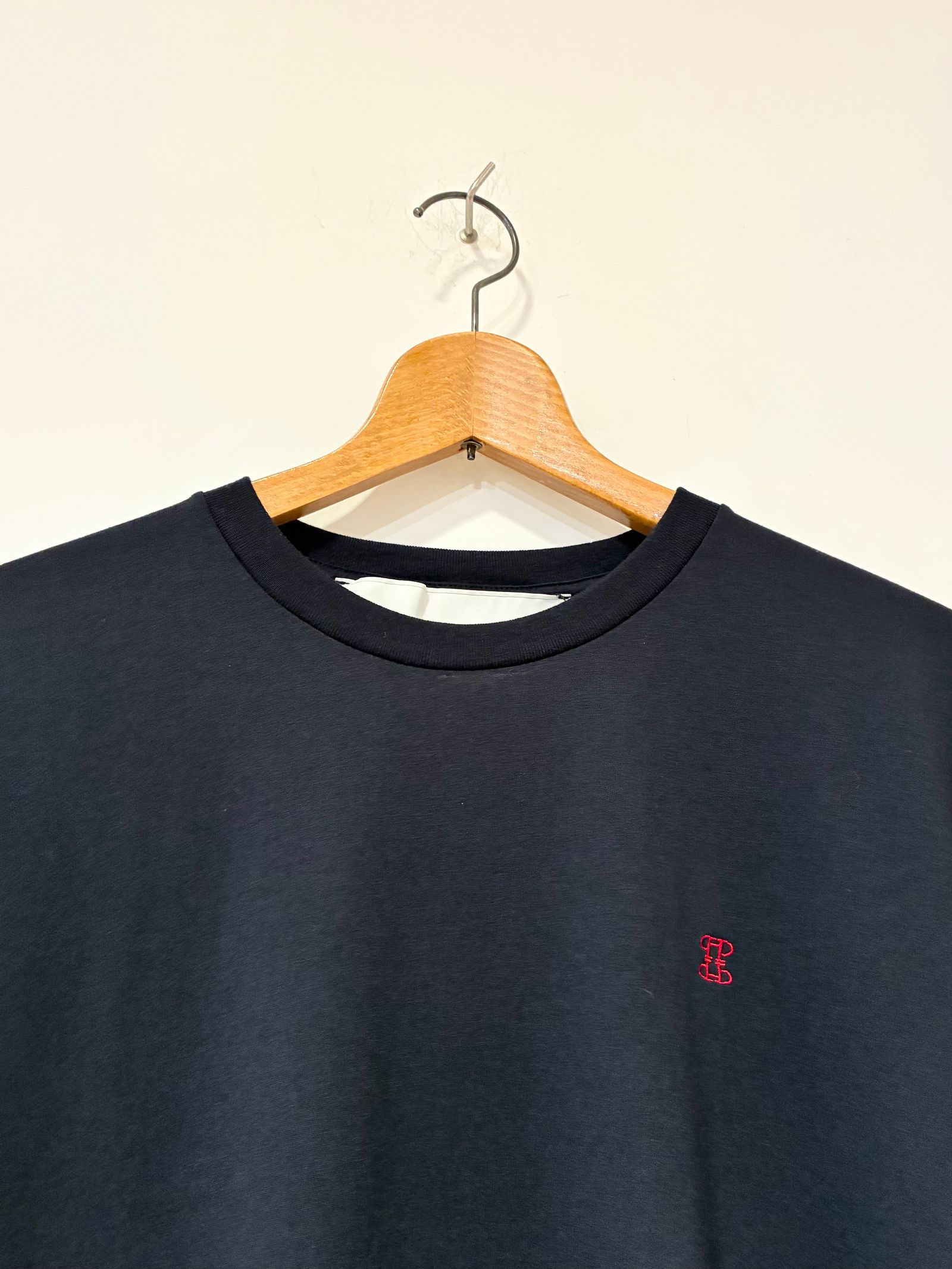 エンブロイダリーTシャツ / ワンポイント刺繍Tシャツ / ネイビー