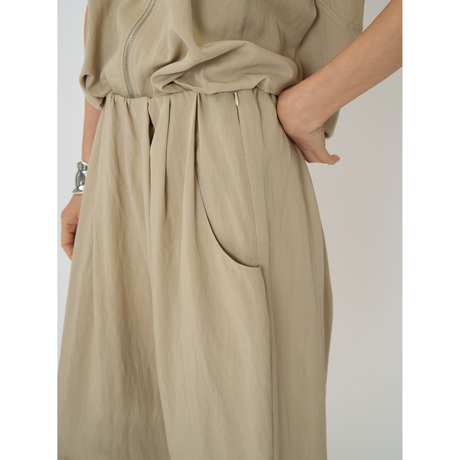 フロントタックカーヴィーPT / カーヴィーパンツ / ベージュ