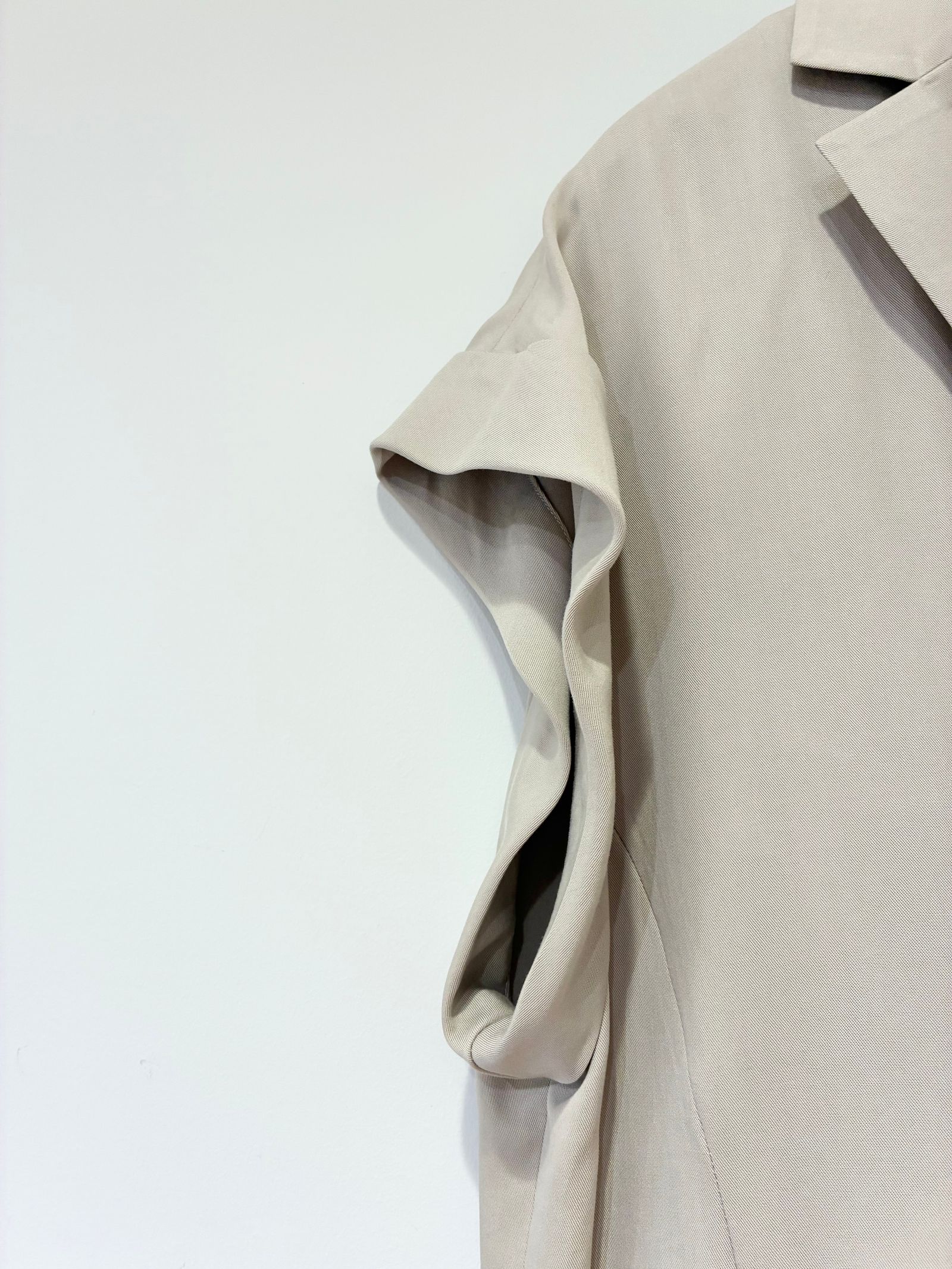 フィブリオ 半袖ジャケット / ジレ / ベージュ