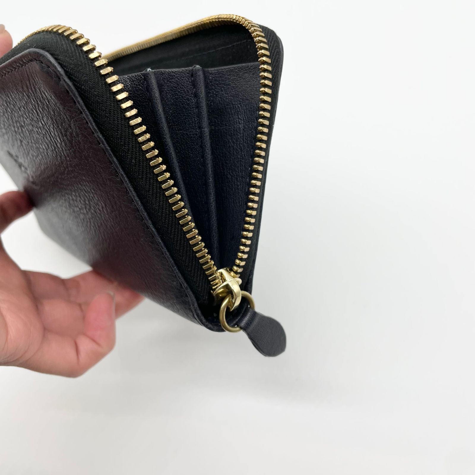 ラウンドジップ長財布