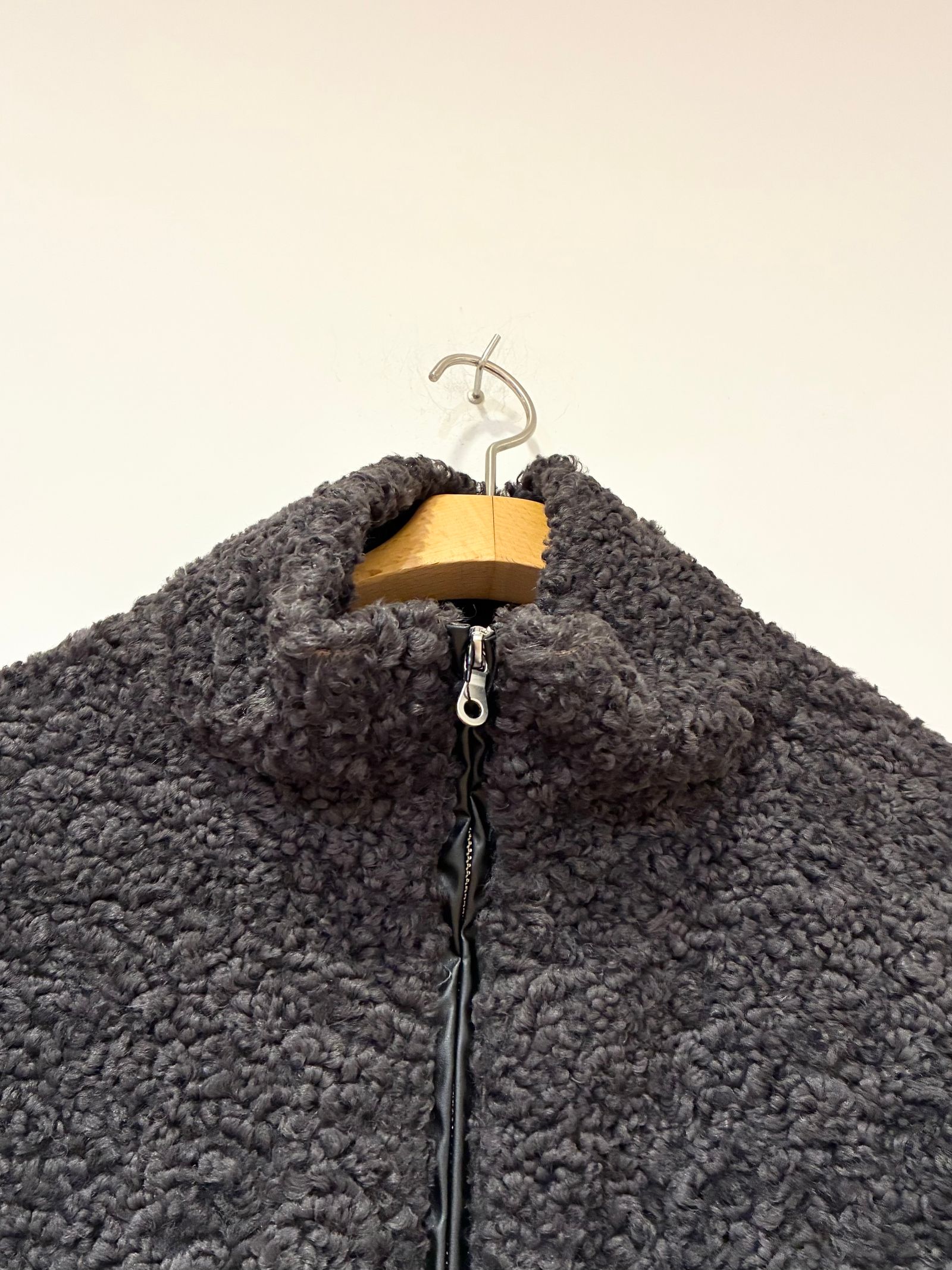 【ミリー】プードルボア ポンチョ / ベスト / ブラック