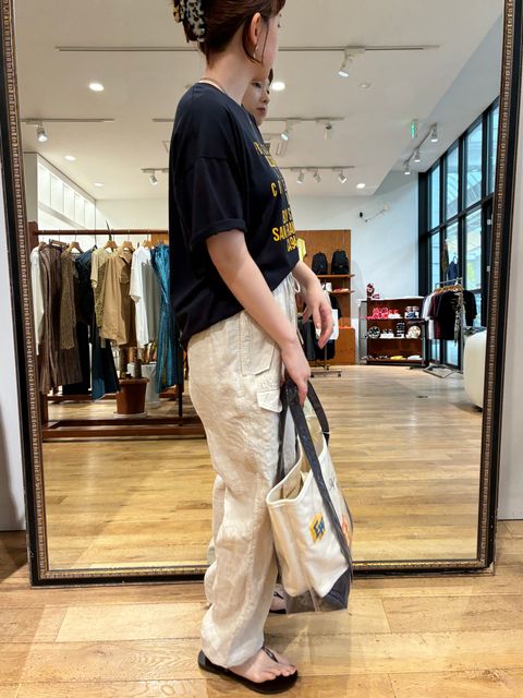 TICCAのプリントTシャツ&リネンカーゴパンツコーデ