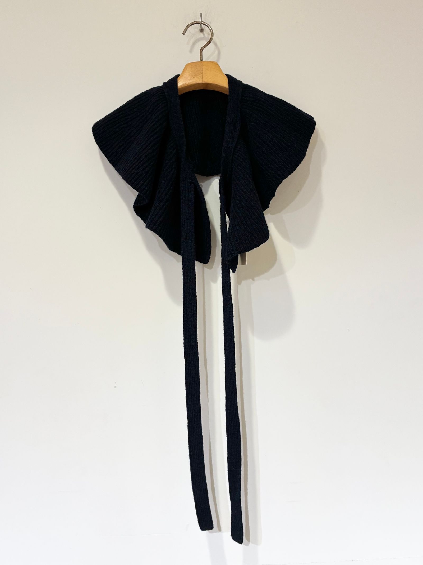 WOOLEN COTTON & EX.FINE LAMBS WOOL RIBBED-KNIT FRILL COLLAR / フリル付襟ニット / ブラックネイビー