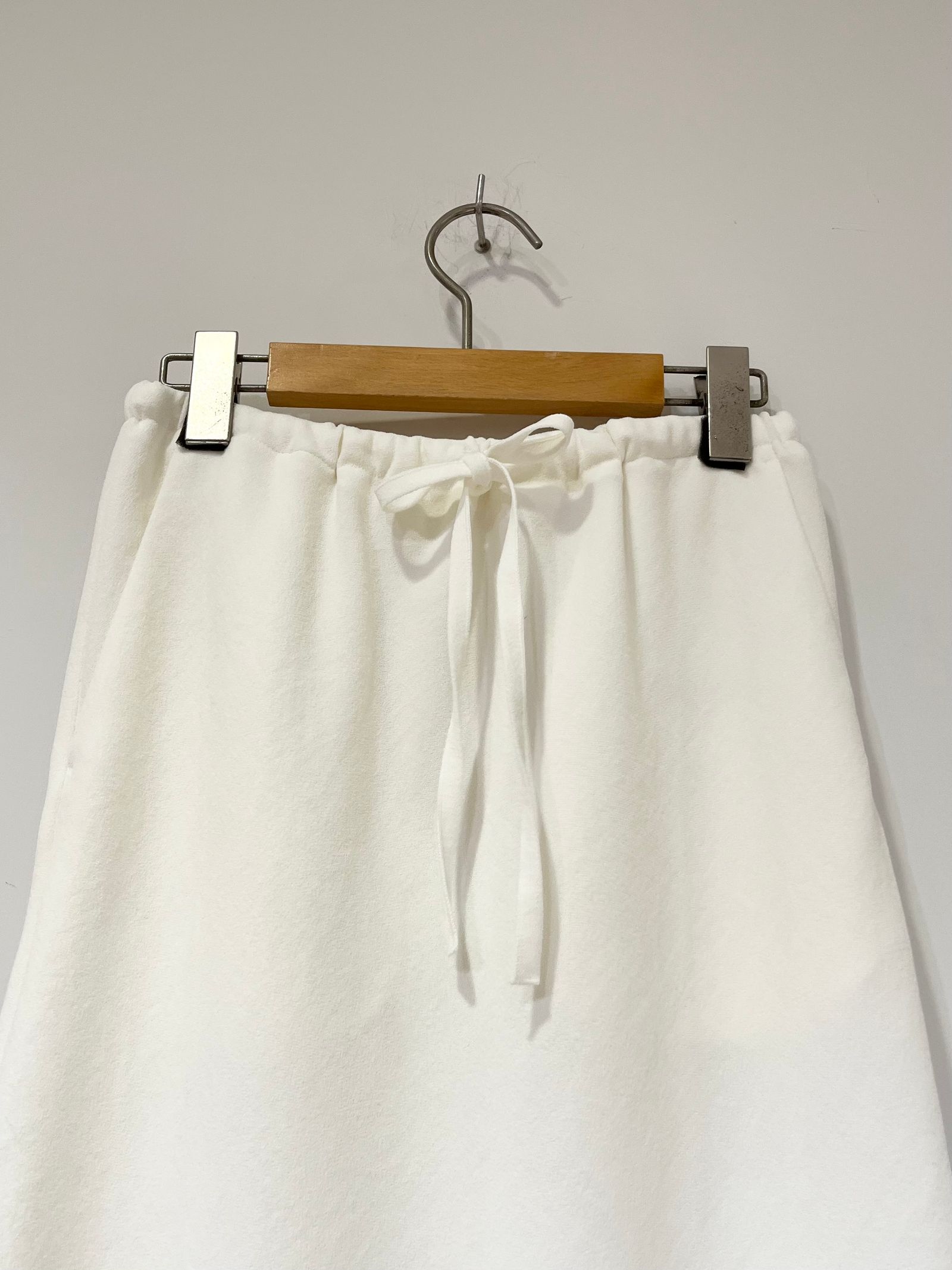 【Bed&Breakfast】 Back Satin Dry Georgette Skirt / マーメイドスカート / ホワイト