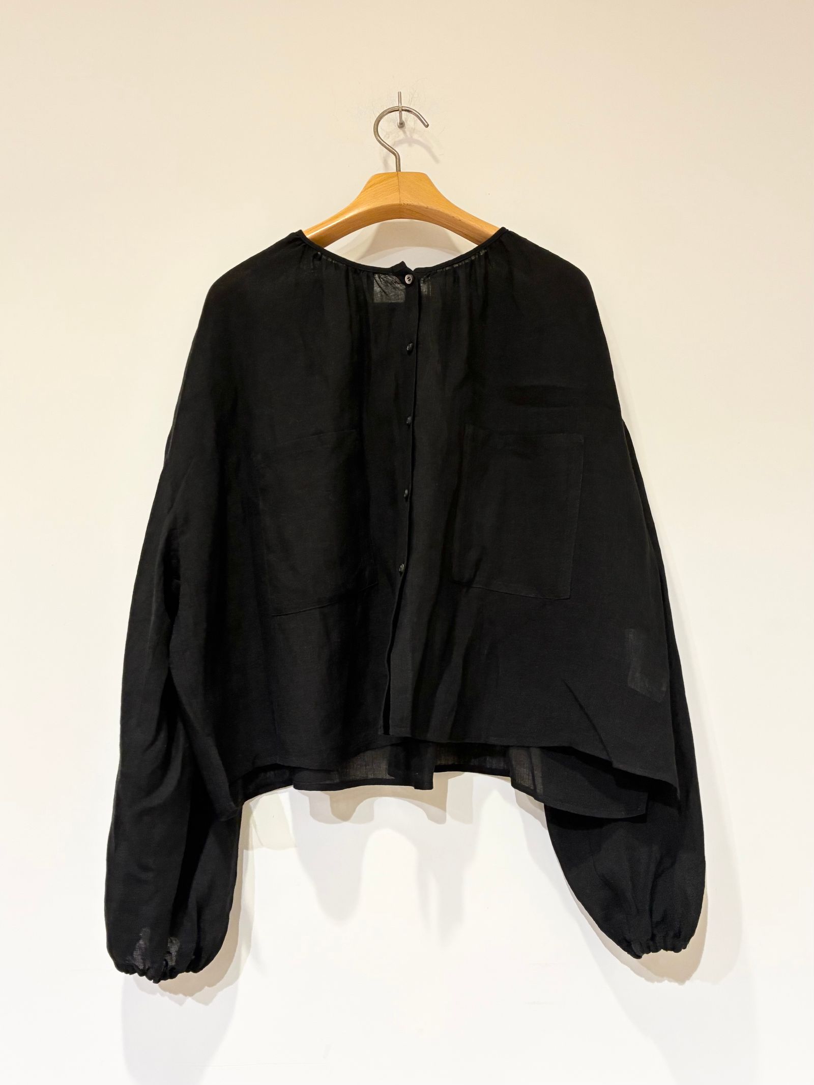 リネンボイルブラウス / 前開きノーカラーブラウス / ブラック