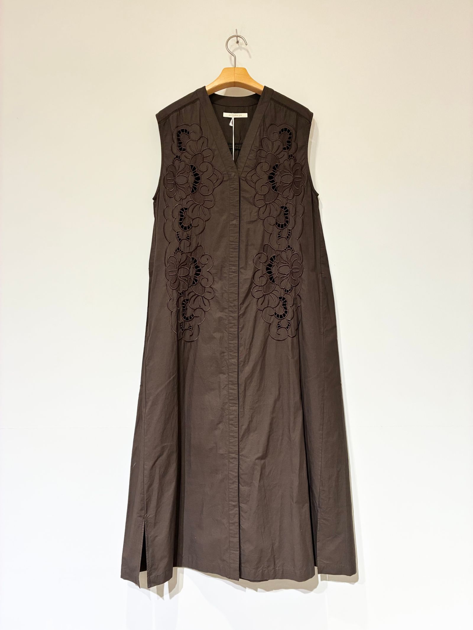Poplin Daisy Cutwork Sleeveless Dress / 刺繍ノースリーブワンピース / ブラウン