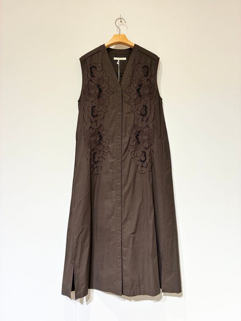 Poplin Daisy Cutwork Sleeveless Dress / 刺繍ノースリーブワンピース / ブラウン
