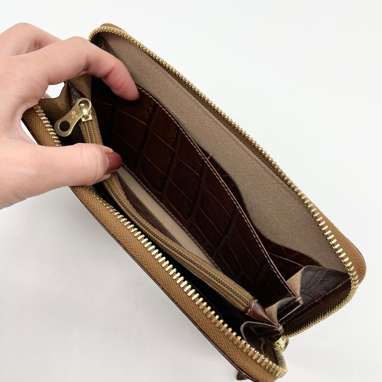 IL BISONTE - クロコ型押しラウンドジップ長財布 | HALLOW's web IL BISONTE - クロコ型押しラウンドジップ長財布 | HALLOW's web