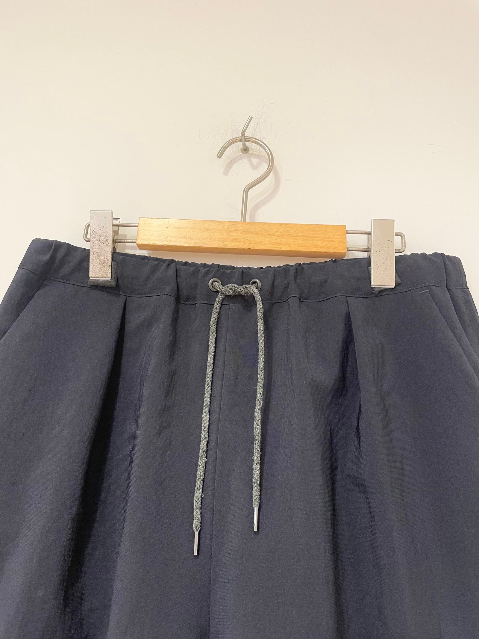 Shari Wide Shorts / タックワイドショートパンツ / ダークネイビー