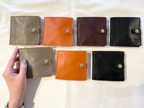 IL BISONTE スナップボタン二つ折り財布