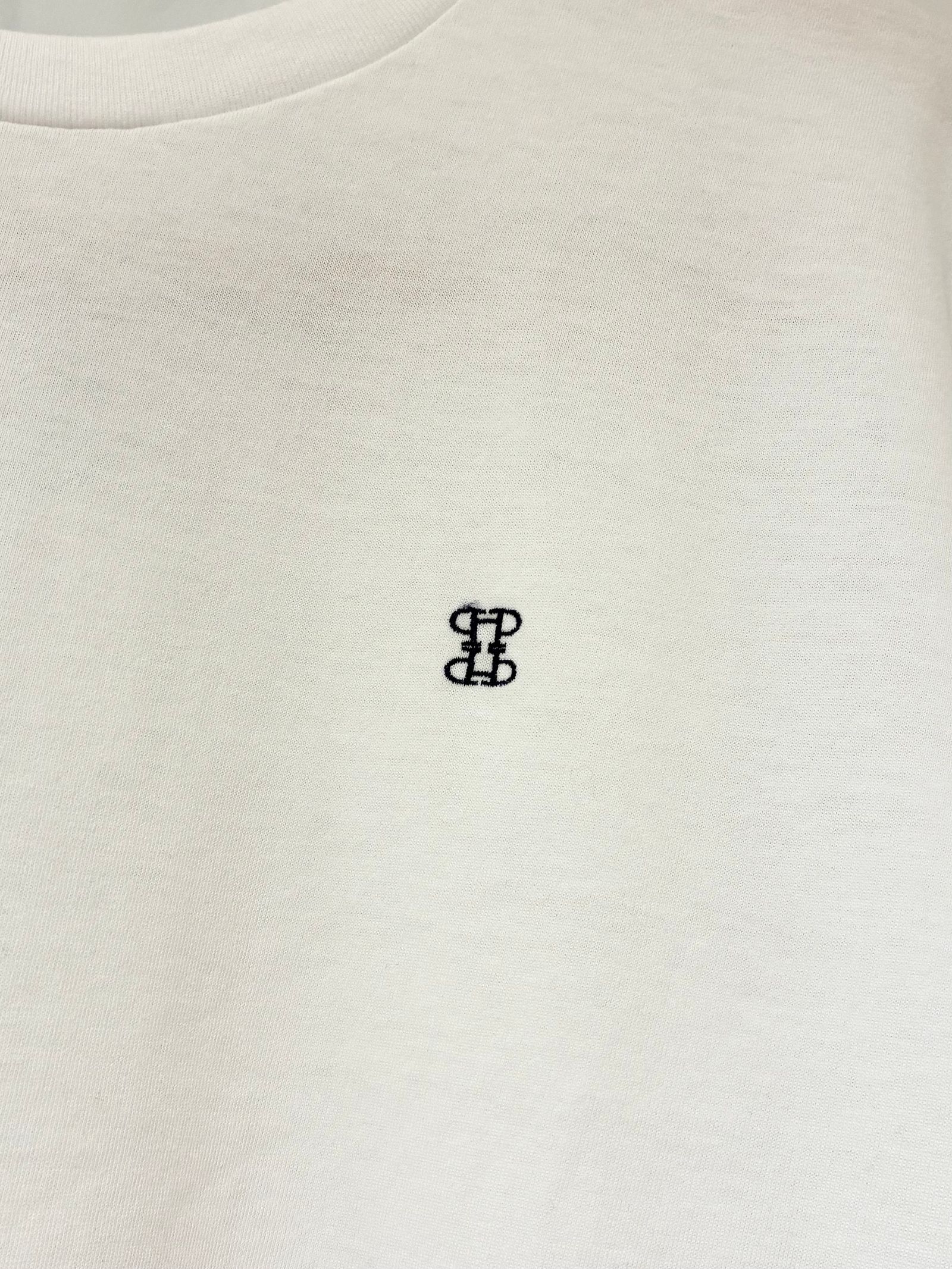 エンブロイダリーTシャツ / ワンポイント刺繍Tシャツ / ホワイト