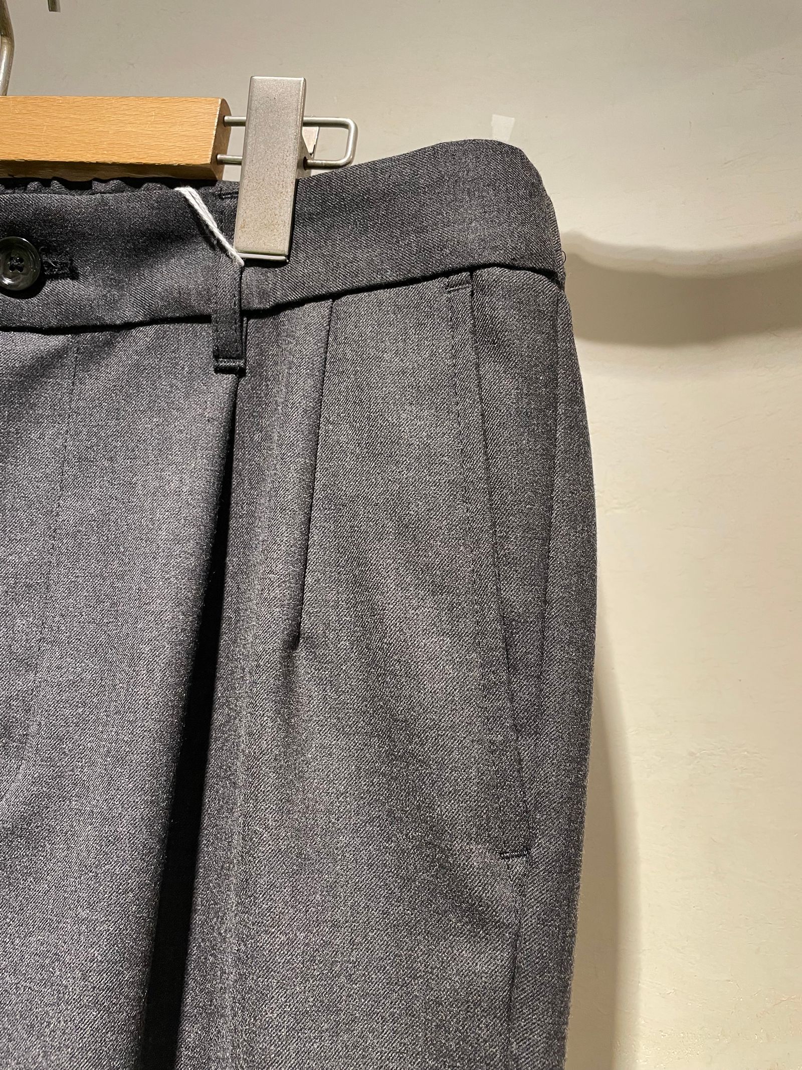 SEMI WIDE TROUSERS / セミワイドパンツ / チャコール
