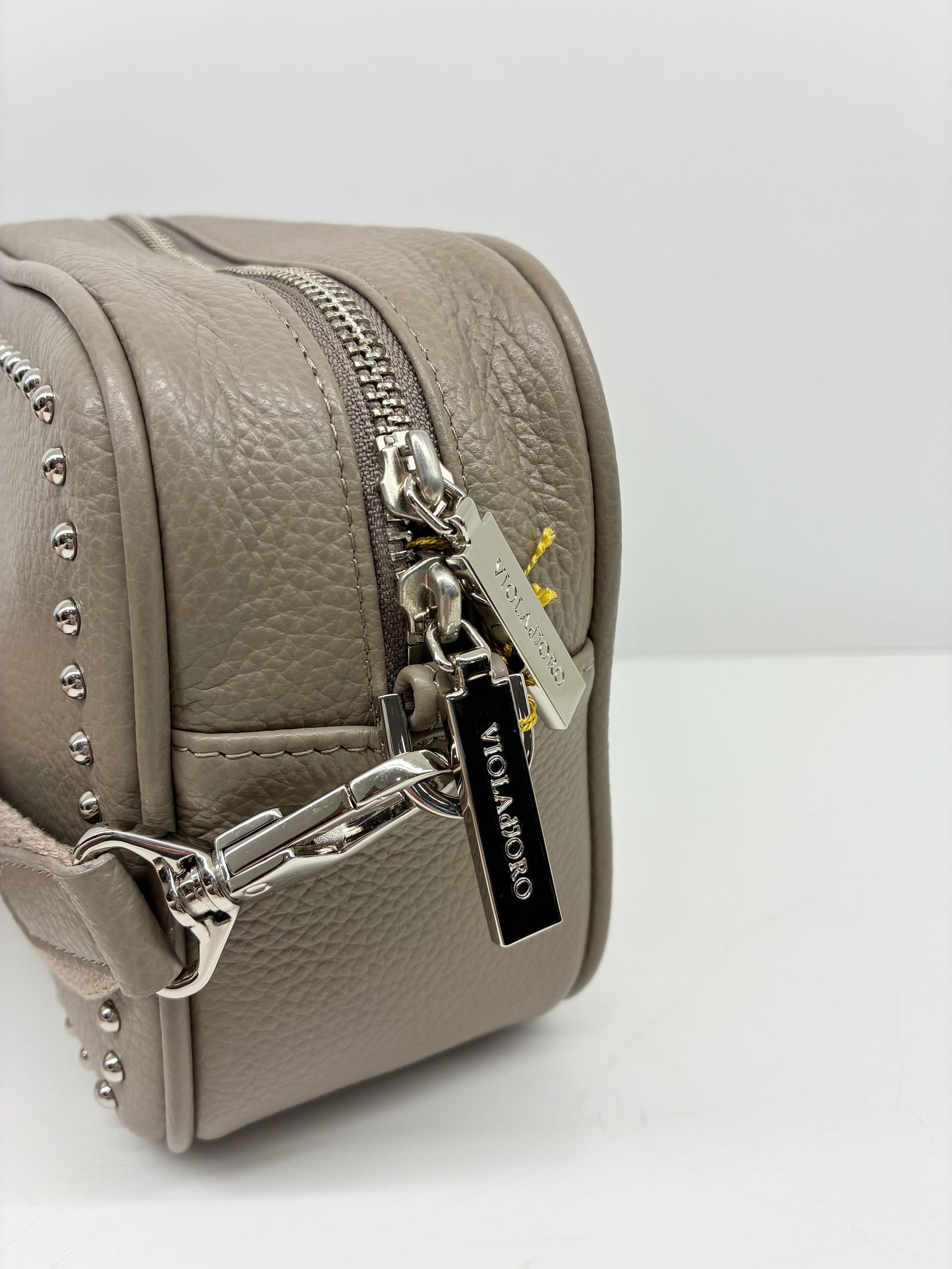 MIRO / スタッズ付きレザーカメラバッグ / トープ / ベージュ / グレージュ