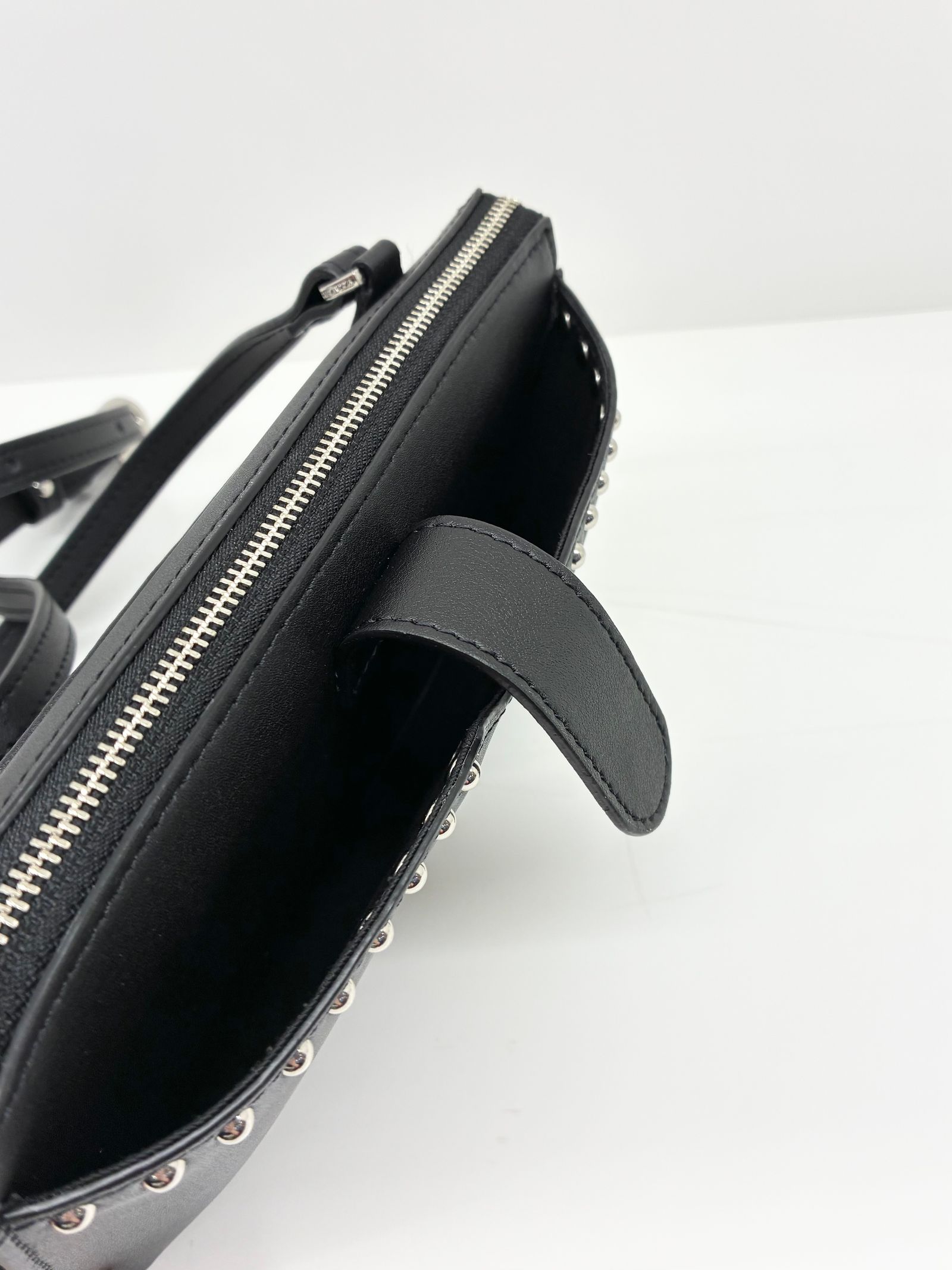 MIRO / スタッズ付きスマートフォンショルダーバッグ / ウォレットバッグ / ブラック