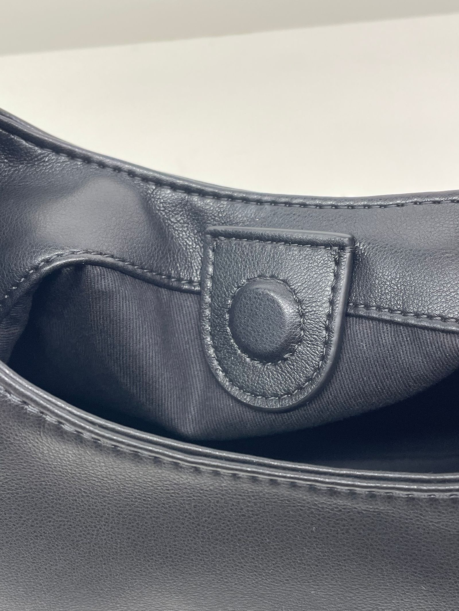 Baby Ninon ショルダーバッグ / ショルダーバッグ / ブラック