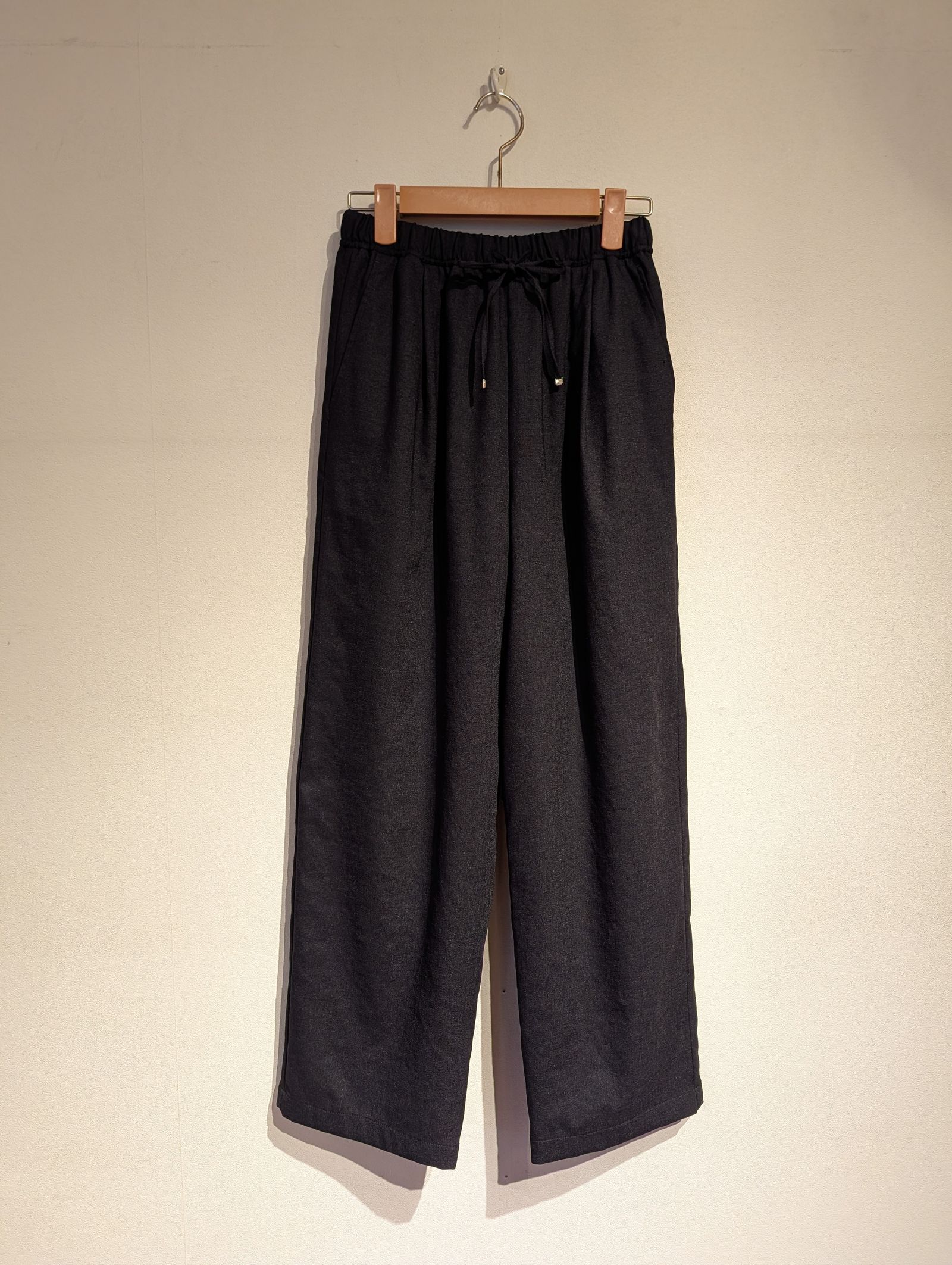 リネンライクイージーパンツ / テーパードパンツ / ブラック