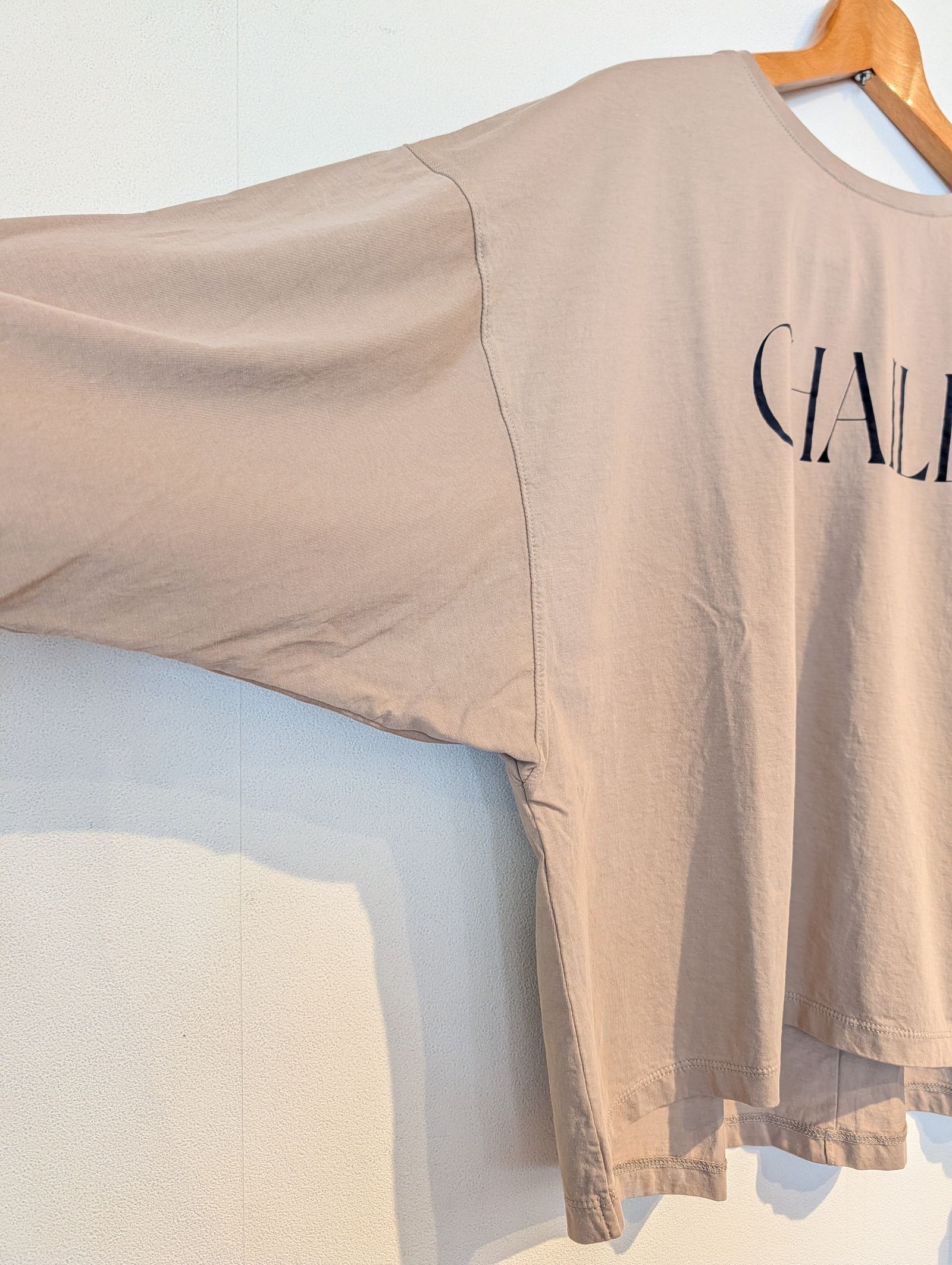 "CHAILLY"ロゴ5分袖T-shirt / 5分袖Tシャツ / ロゴTシャツ / ベージュ