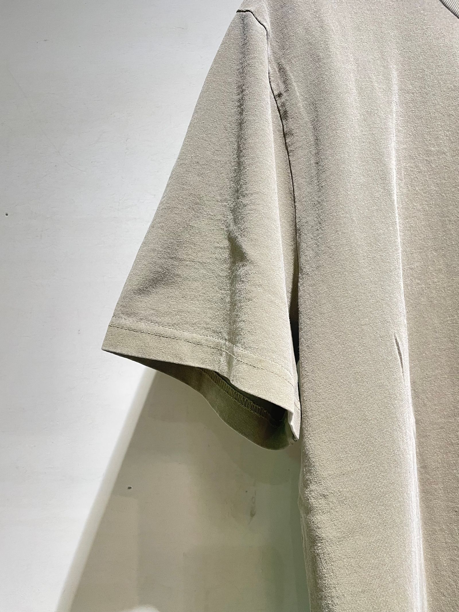 A.P.C. Automne 26 Tシャツ / バックプリントTシャツ / カーキ