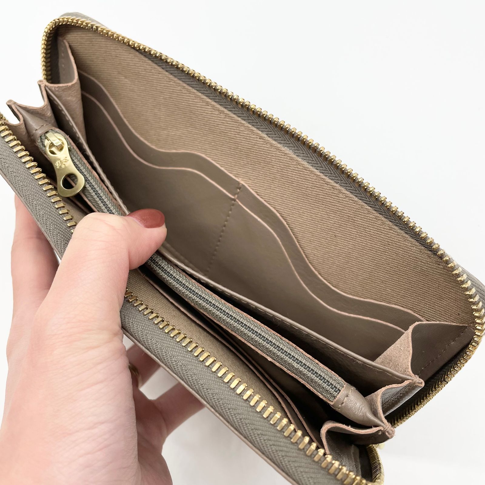 ラウンドジップ長財布