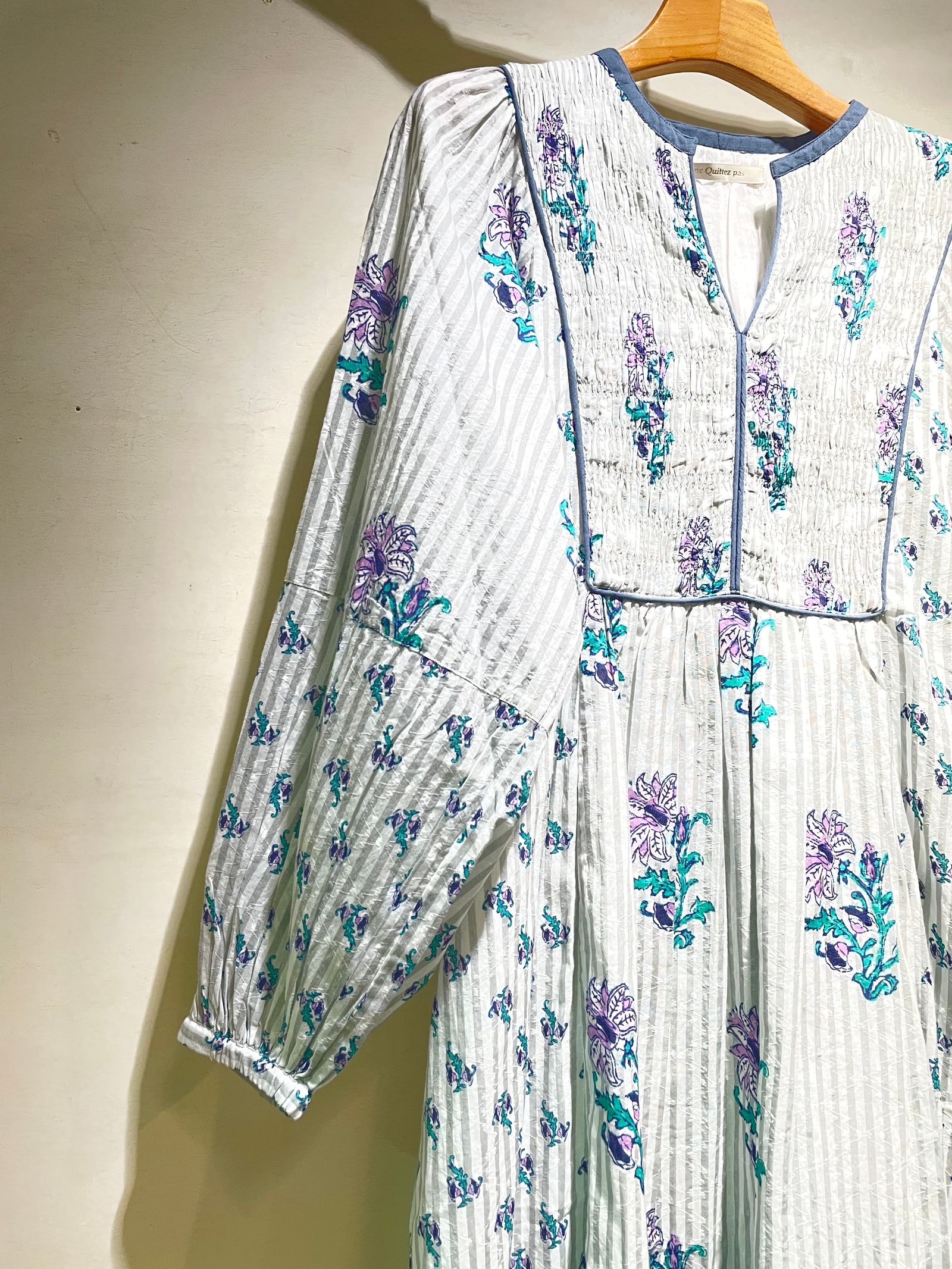 Cotton Jacquard Lily Print Shirring Dress / フラワープリントワンピース / グレー