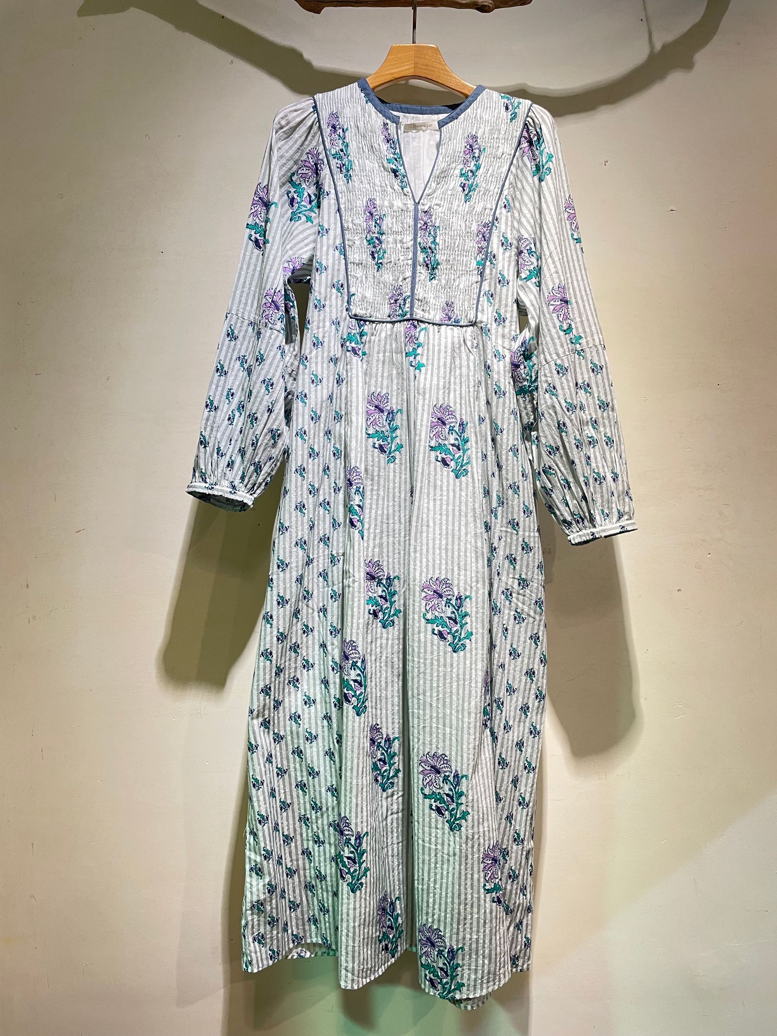 Cotton Jacquard Lily Print Shirring Dress / フラワープリントワンピース / グレー